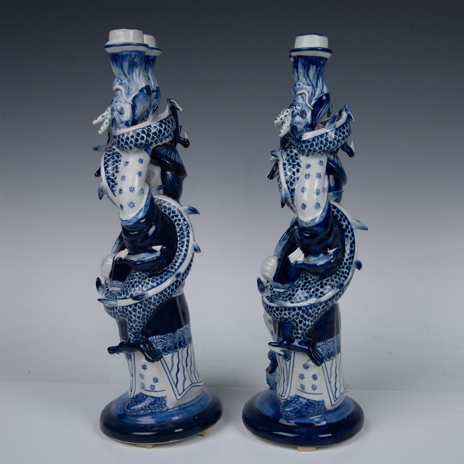 2pc Chinese Blue/White Porcelain Serpentine Candleholders - Bild 4 aus 7