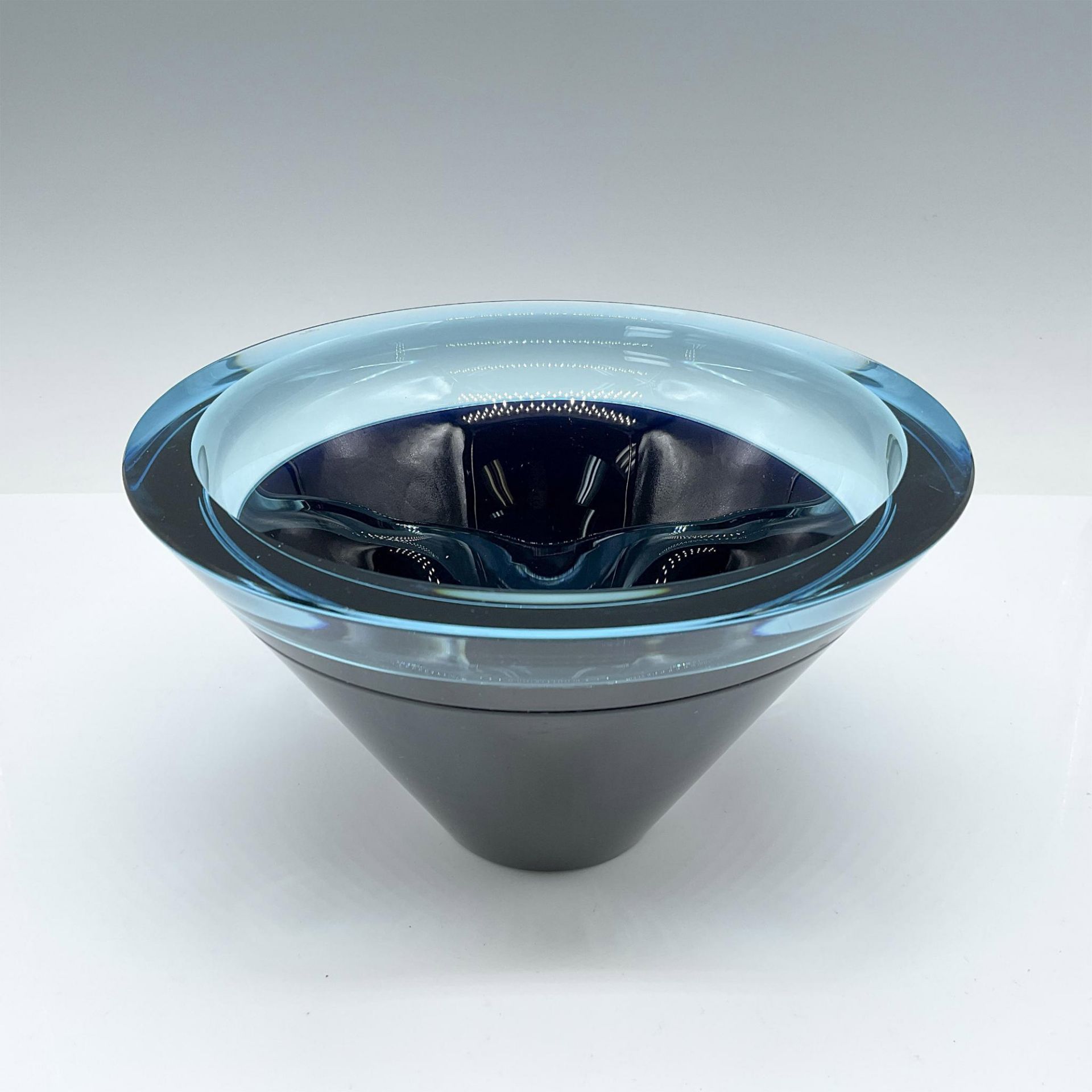 Sasaki Art Crystal Bowl, Black and Blue