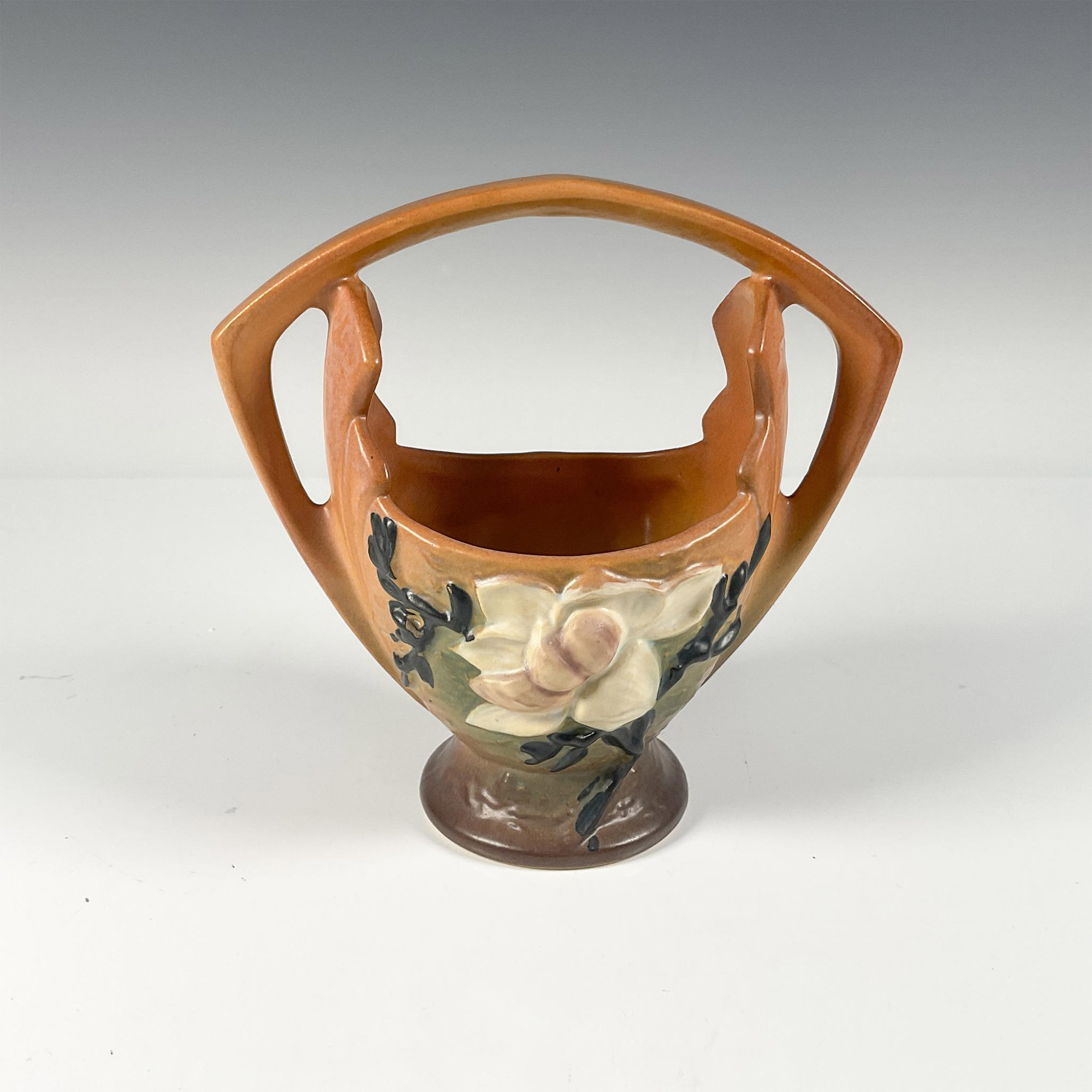 Roseville Pottery, Brown Magnolia Basket 383 - Image 2 of 3