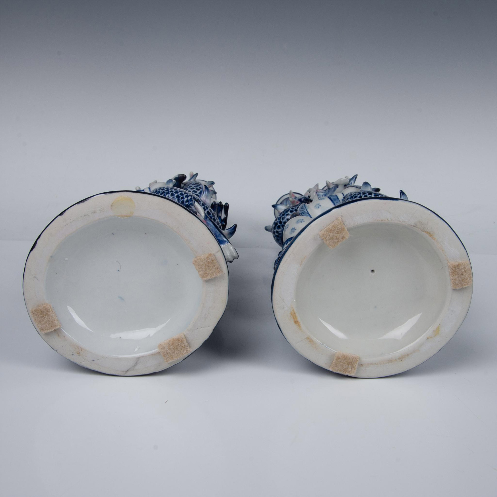 2pc Chinese Blue/White Porcelain Serpentine Candleholders - Image 7 of 7