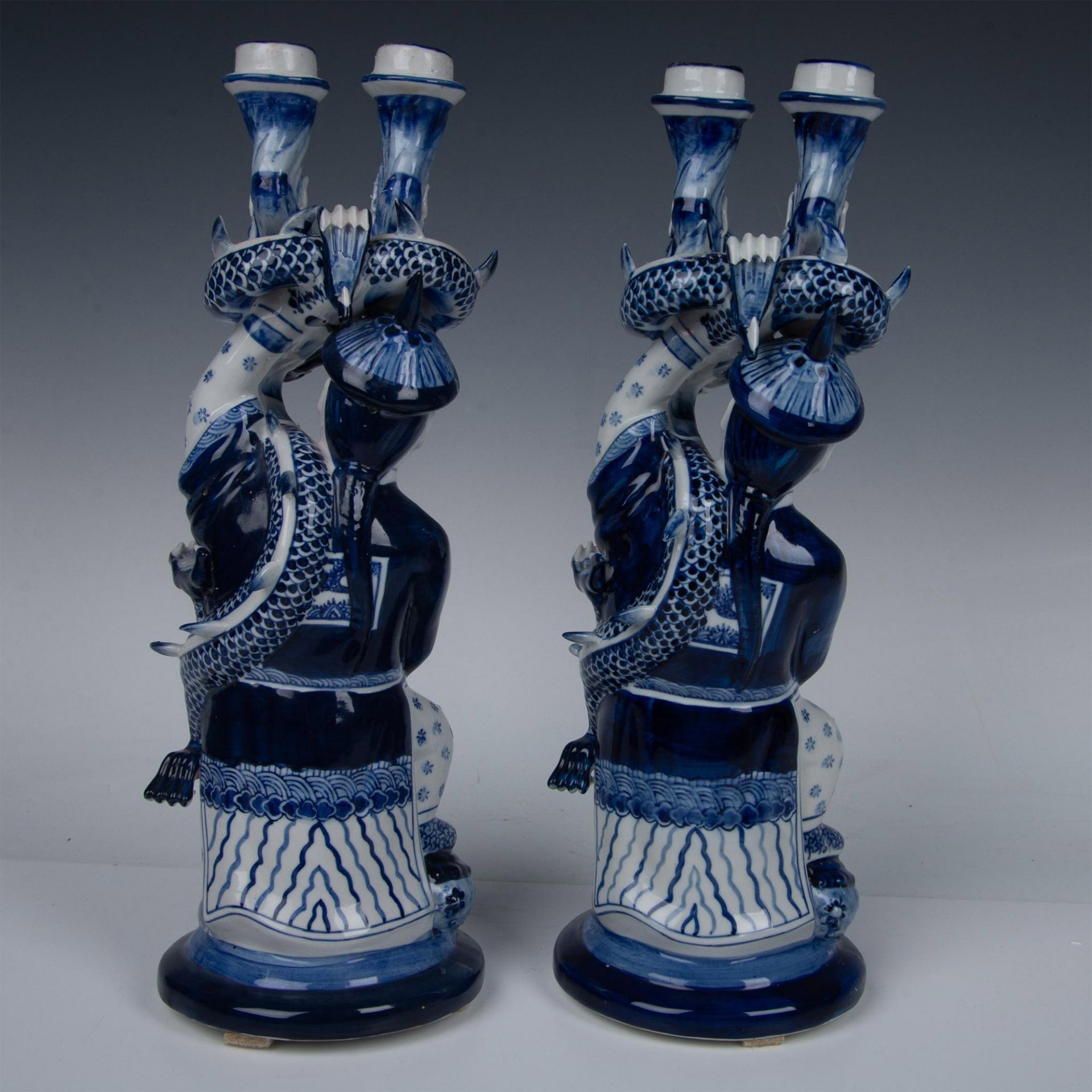 2pc Chinese Blue/White Porcelain Serpentine Candleholders - Bild 5 aus 7