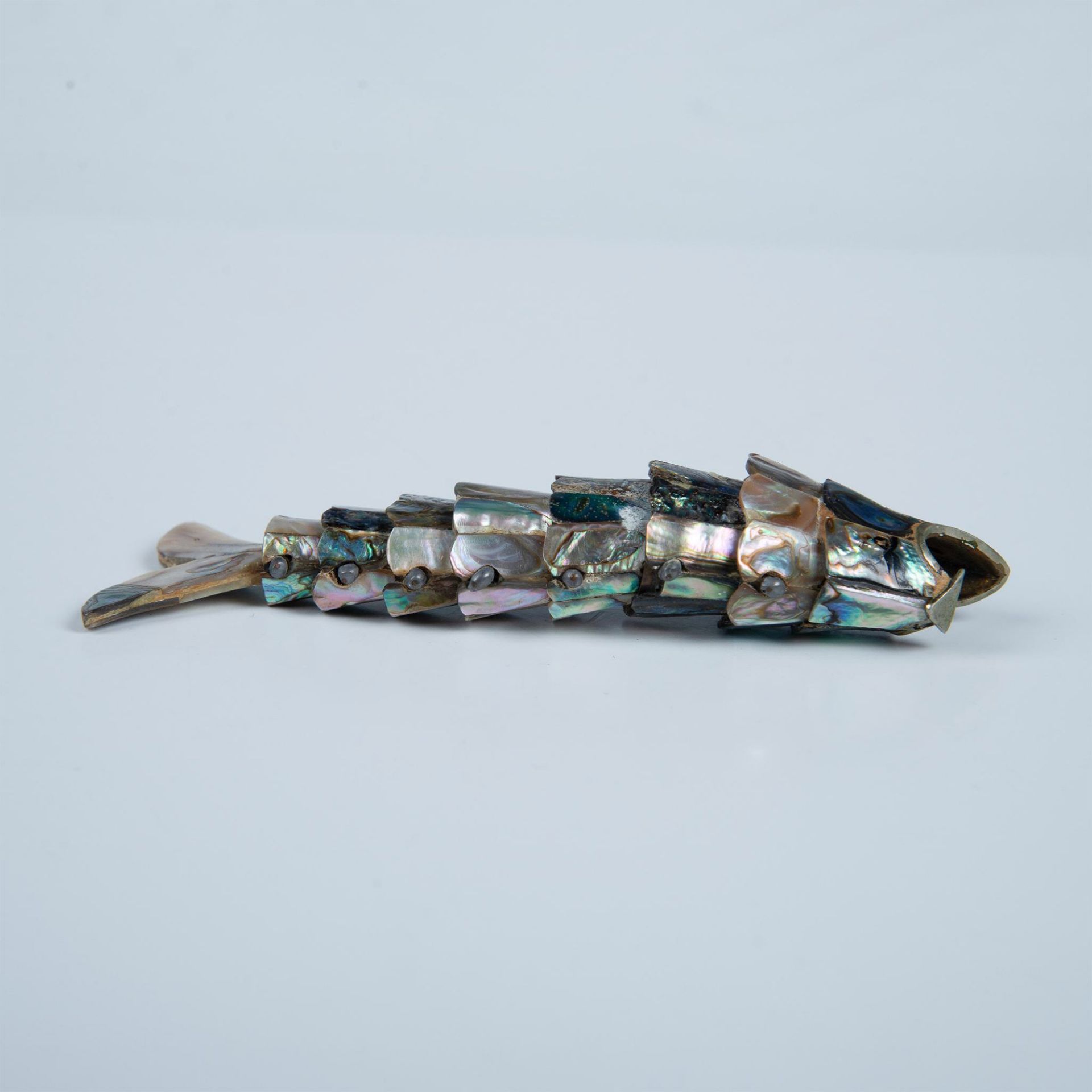Vintage Abalone and Silver Articulated Fish Bottle Opener - Bild 4 aus 4