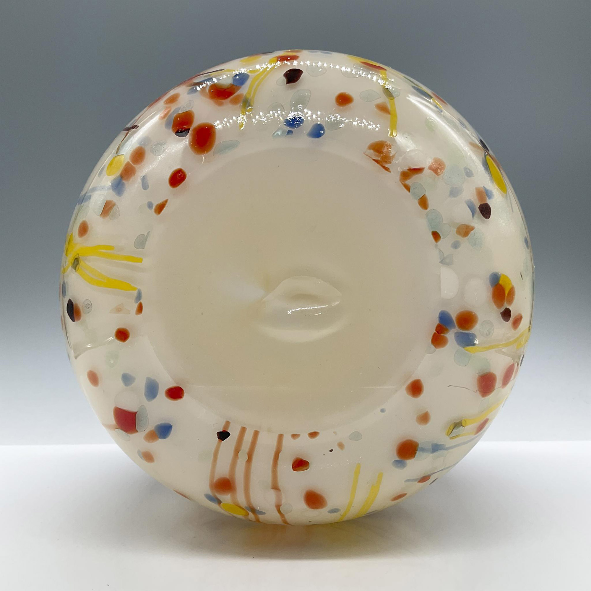 Modern Art Glass Vase, Speckled Pattern - Image 3 of 3