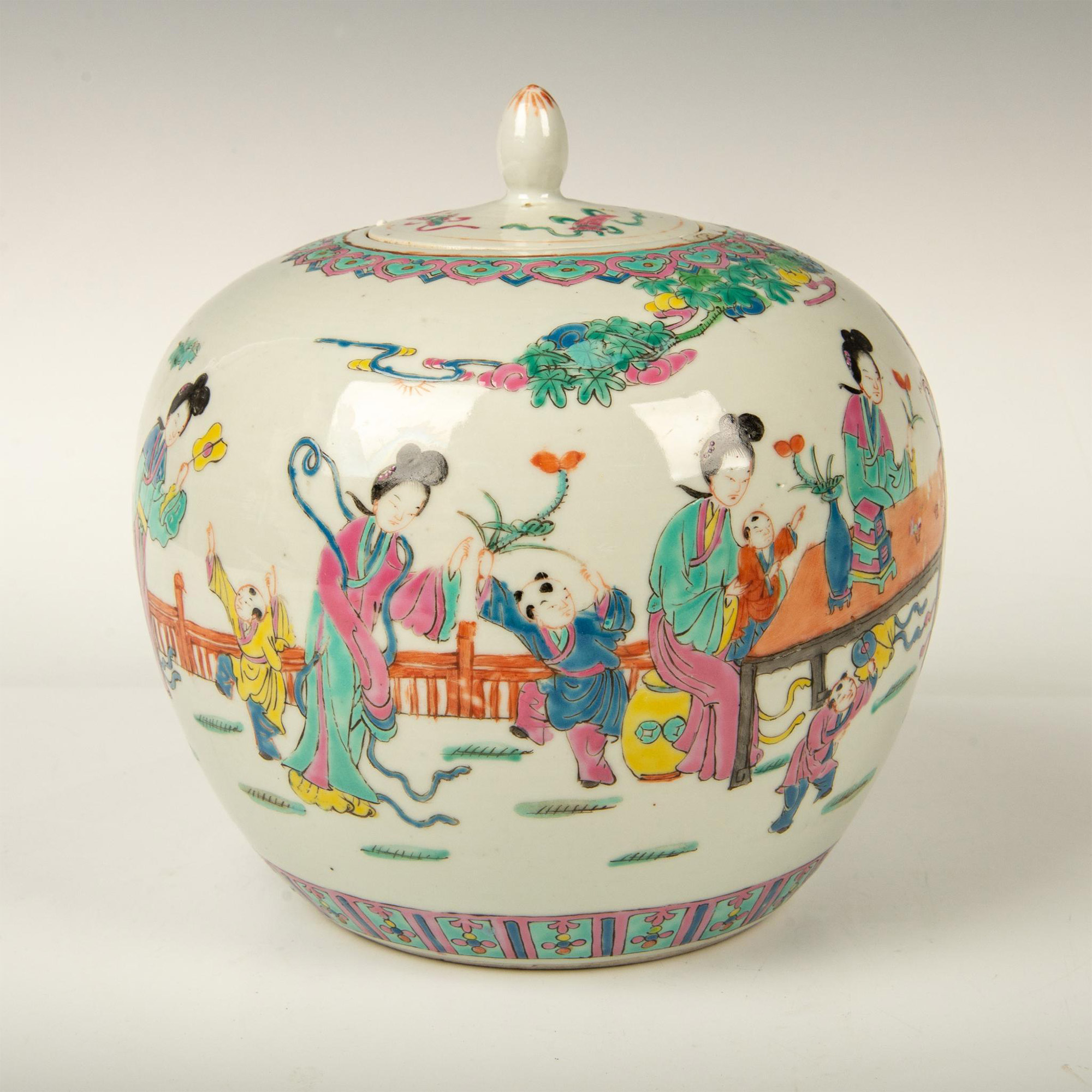 Antique Chinese Porcelain Covered Ginger Pot