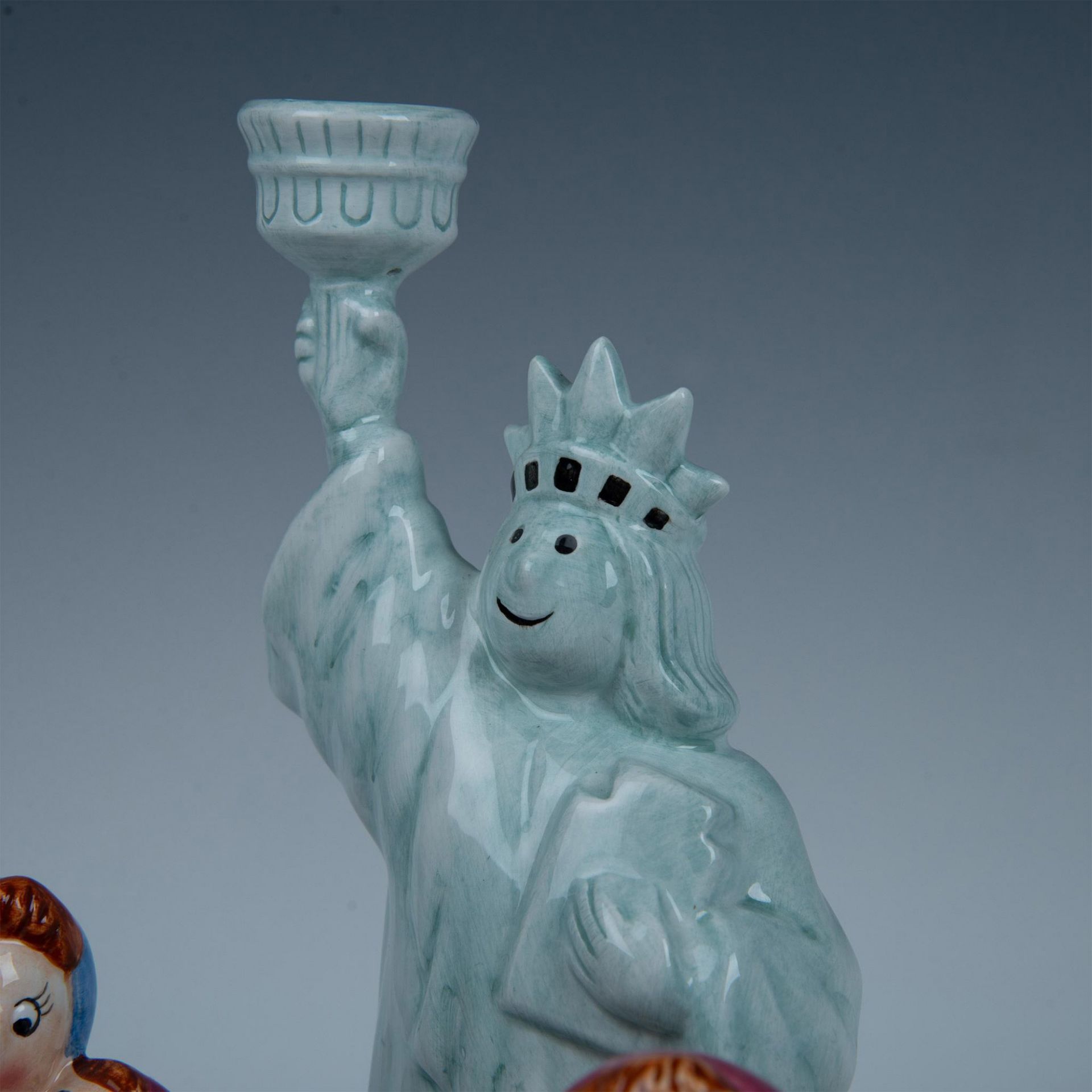 Ceramic Menorah Featuring Immigrating Family - Bild 2 aus 6