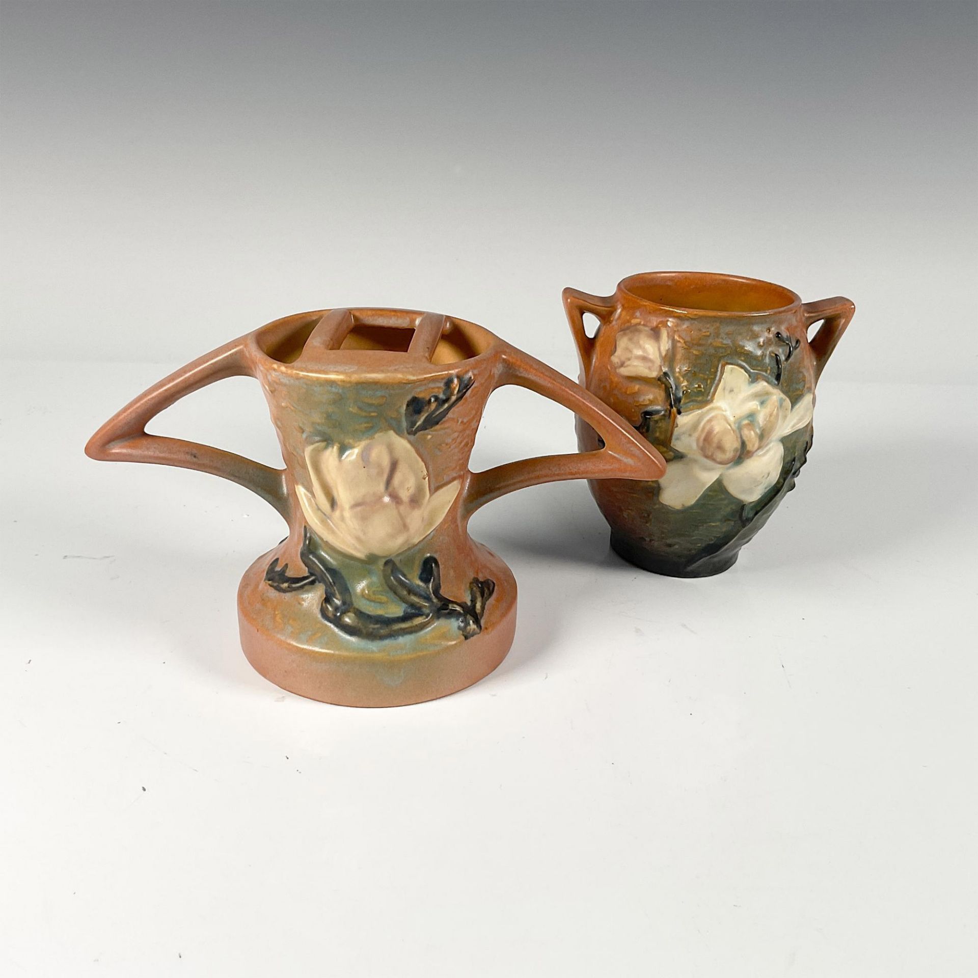 2pc Roseville Pottery, Floral Frog 49 And Vase 86 - Bild 2 aus 3
