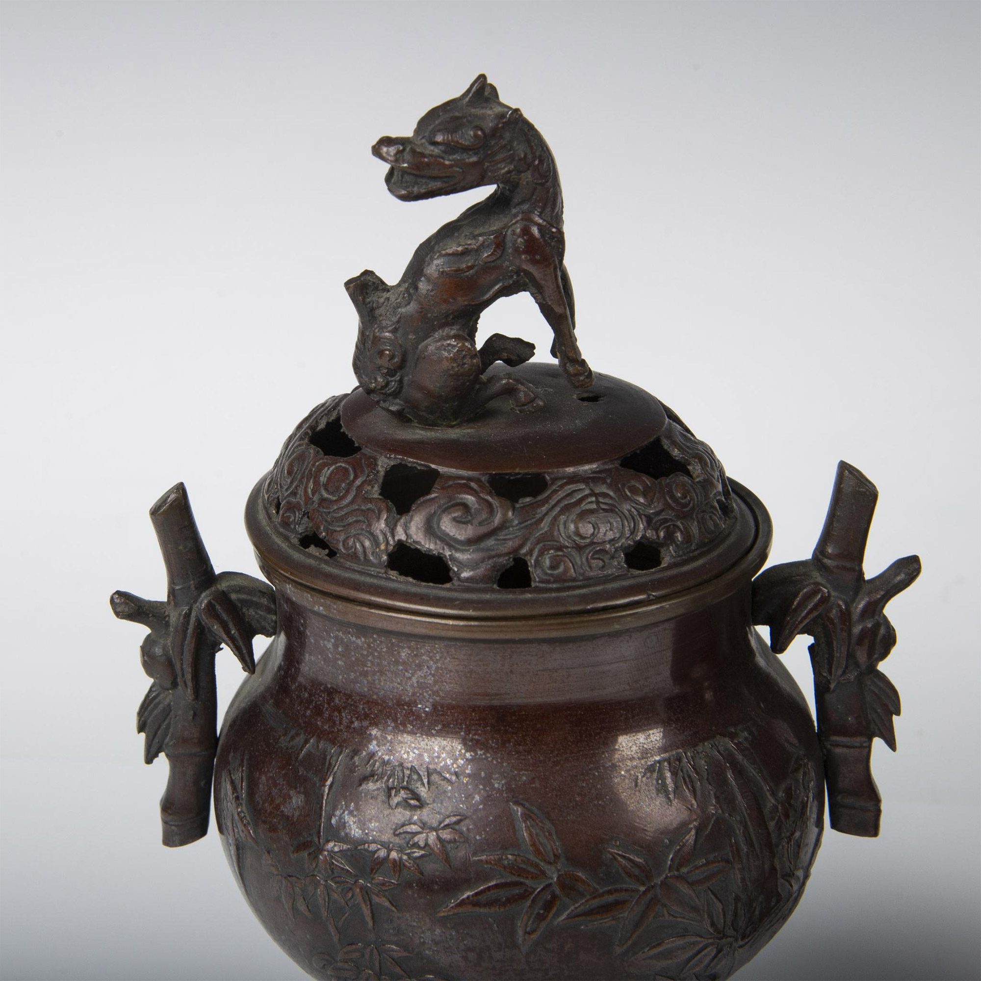 Pair of Antique Chinese Bronze Censers - Bild 3 aus 6