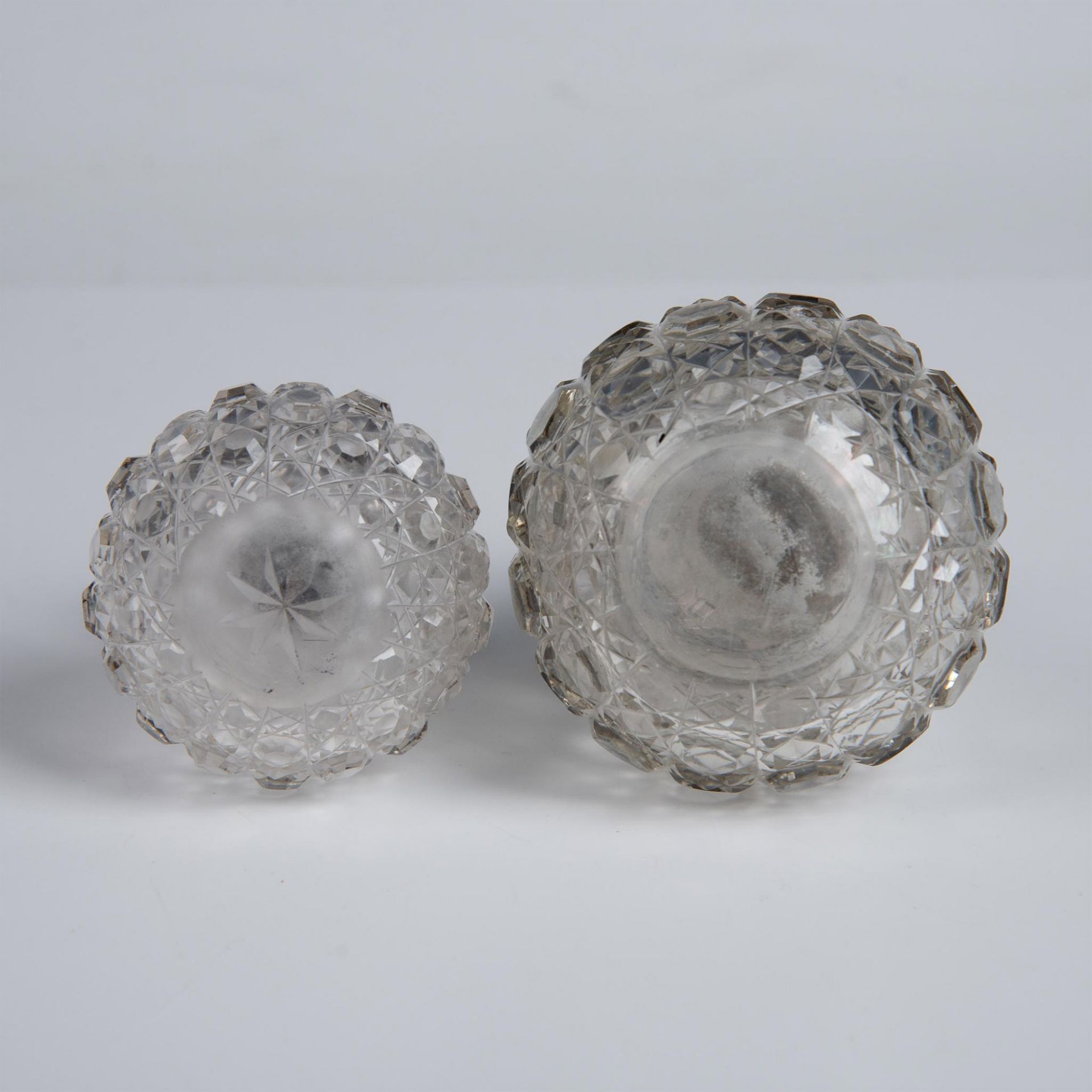 2pc Antique English Cut Crystal and Sterling Scent Bottles - Bild 4 aus 4