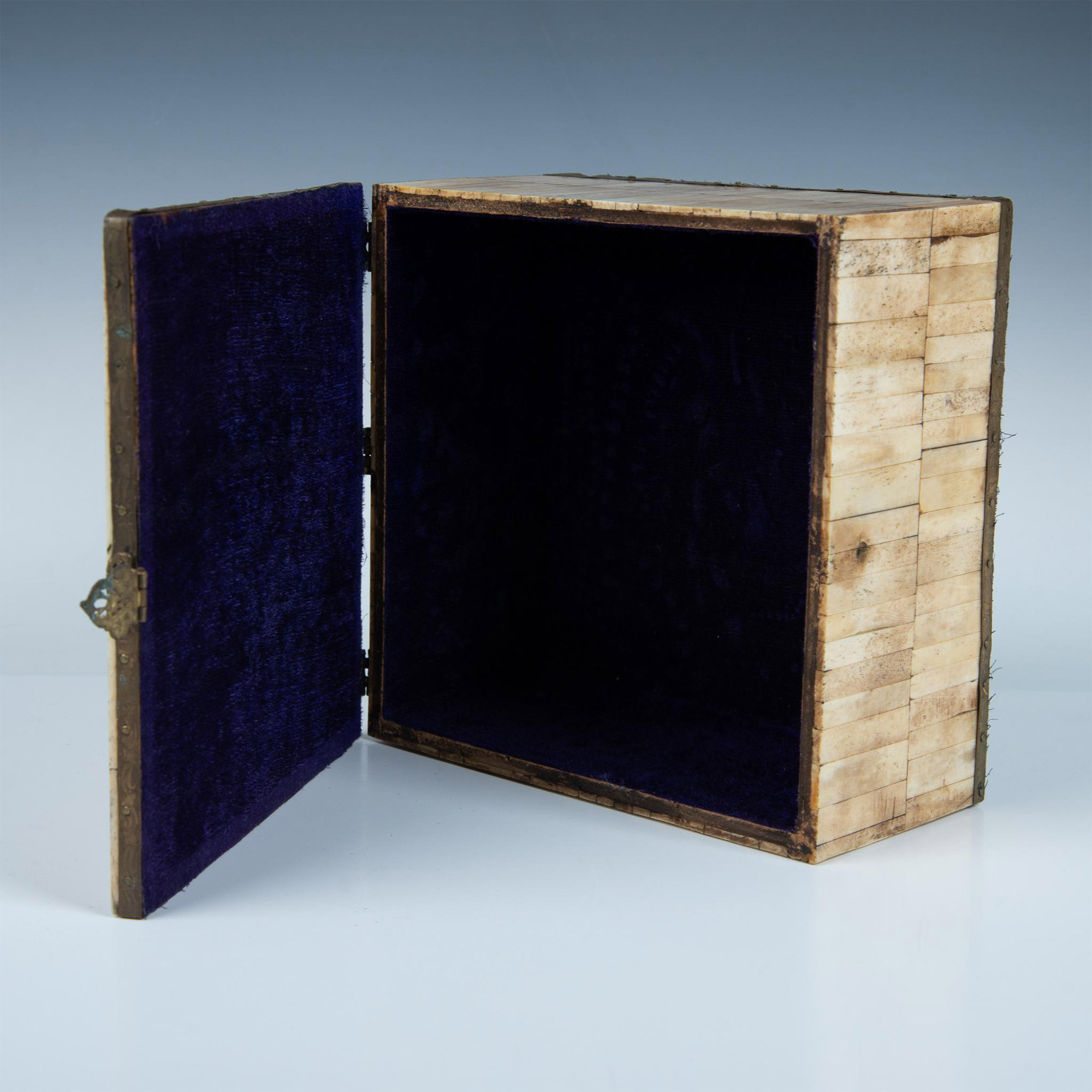 Bone and Brass Clad Storage Box - Image 4 of 5