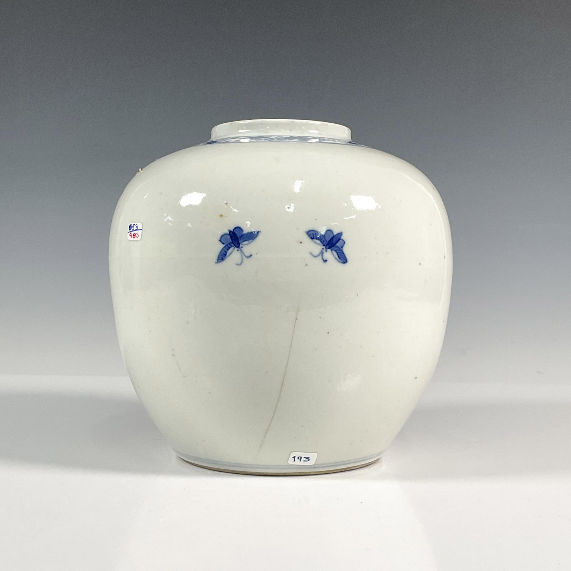 Chinese Porcelain White and Blue Vase - Image 2 of 4