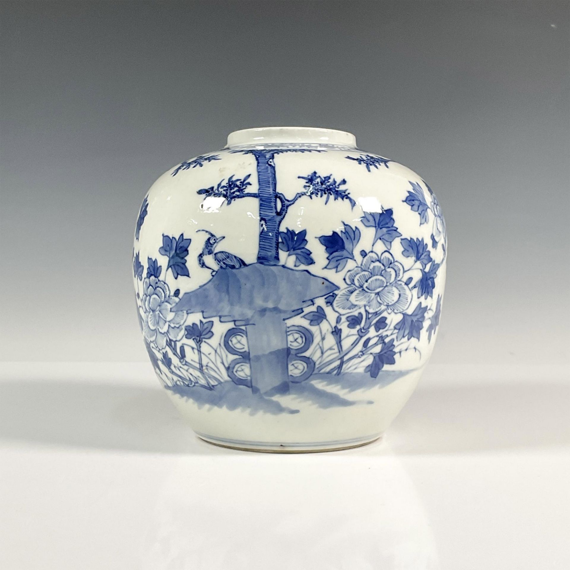 Chinese Porcelain White and Blue Vase - Bild 3 aus 4