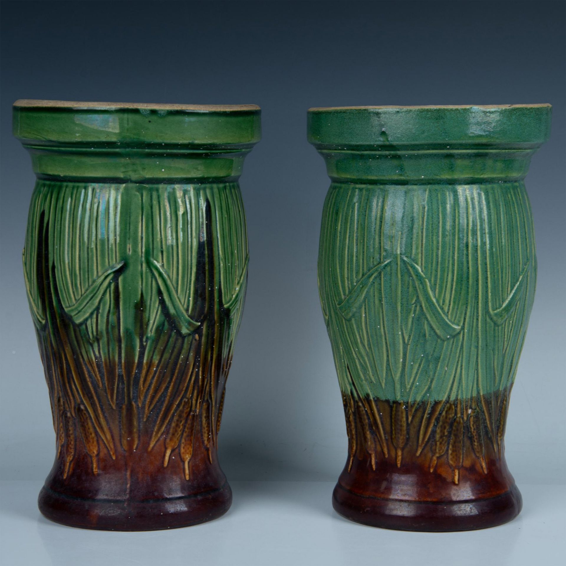 Pair of McCoy Pottery Cattail Jardiniere Pedestals - Bild 2 aus 4