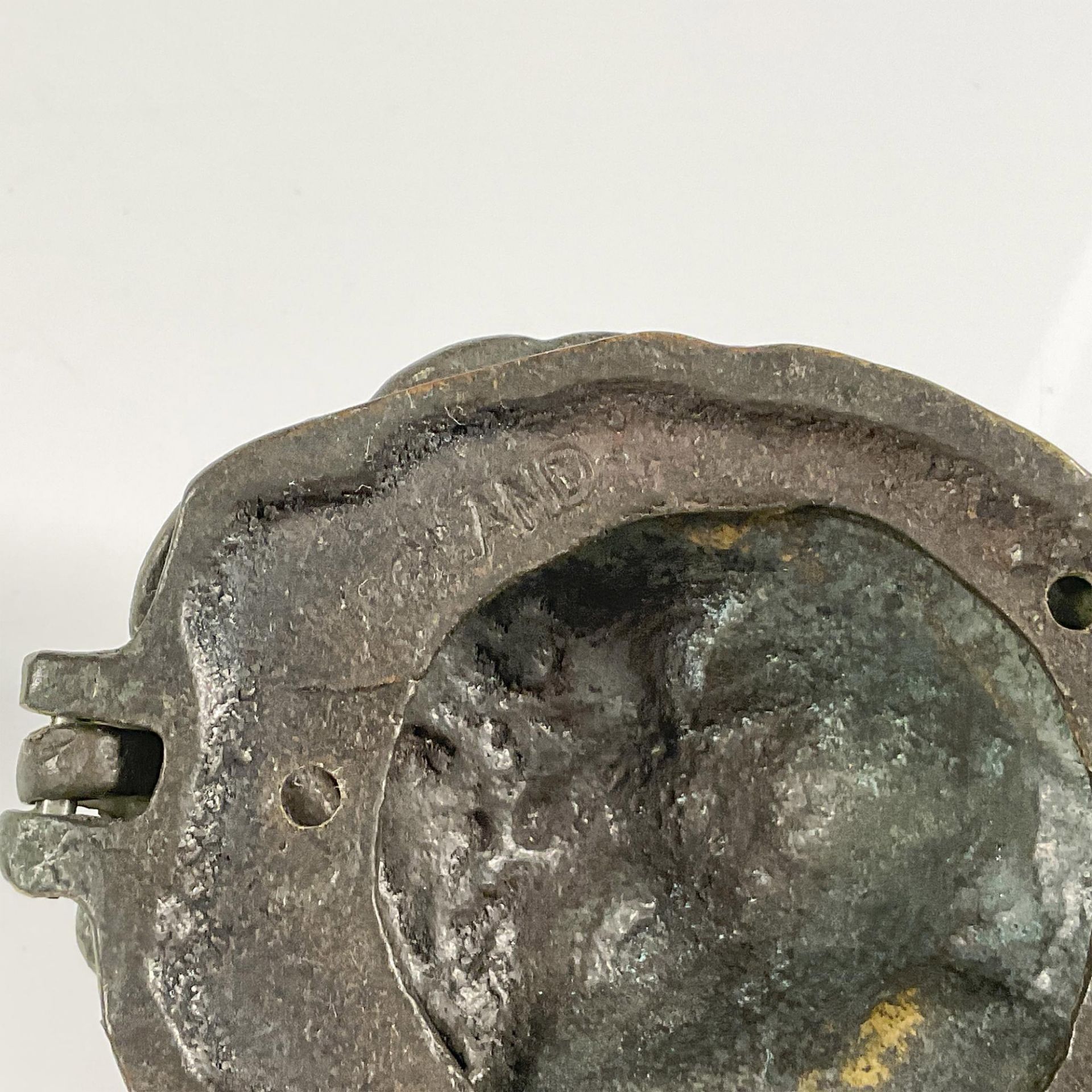 2pc English Brass and Bronze Lion Hook and Door Knocker - Bild 4 aus 5