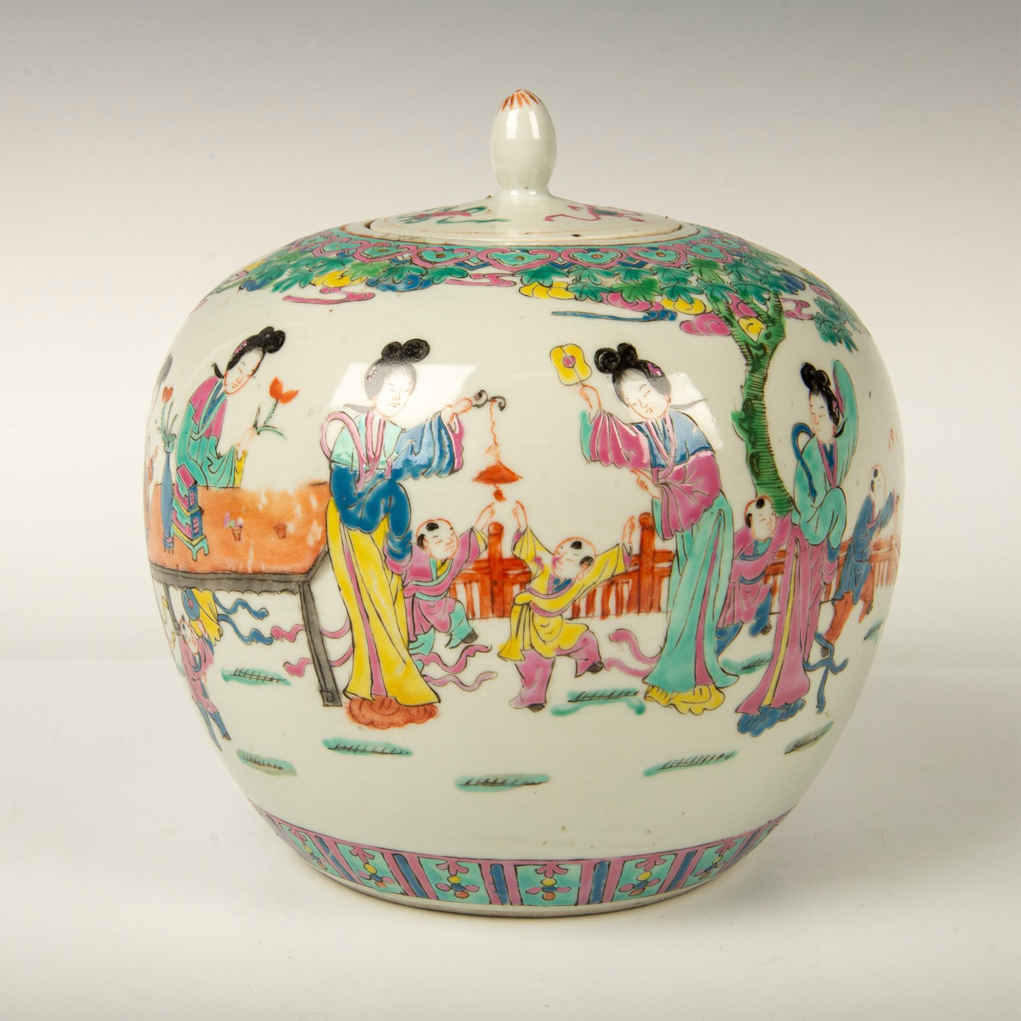 Antique Chinese Porcelain Covered Ginger Pot - Image 2 of 6