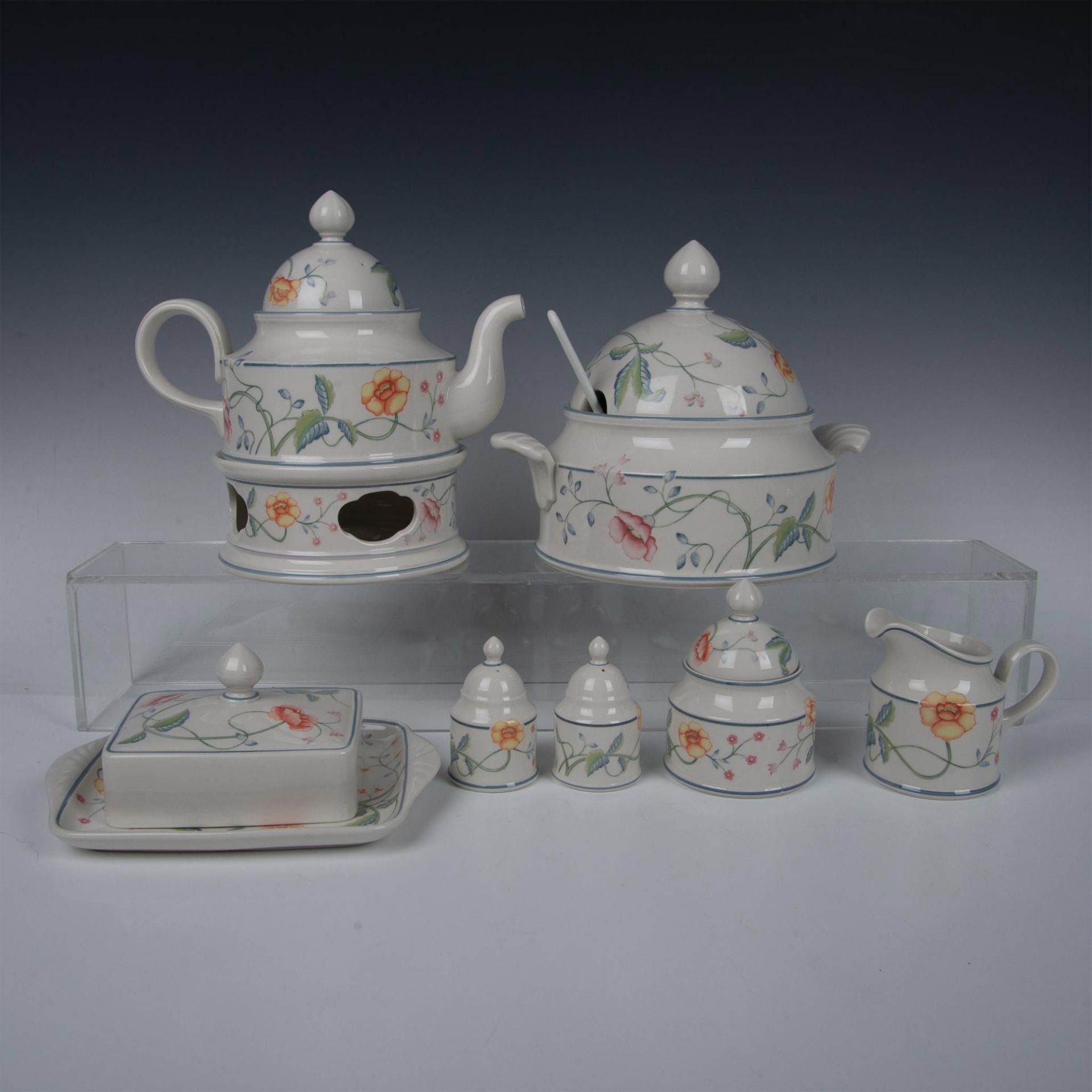7pc Villeroy and Boch Tableware Grouping, Albertina Pattern - Image 3 of 9