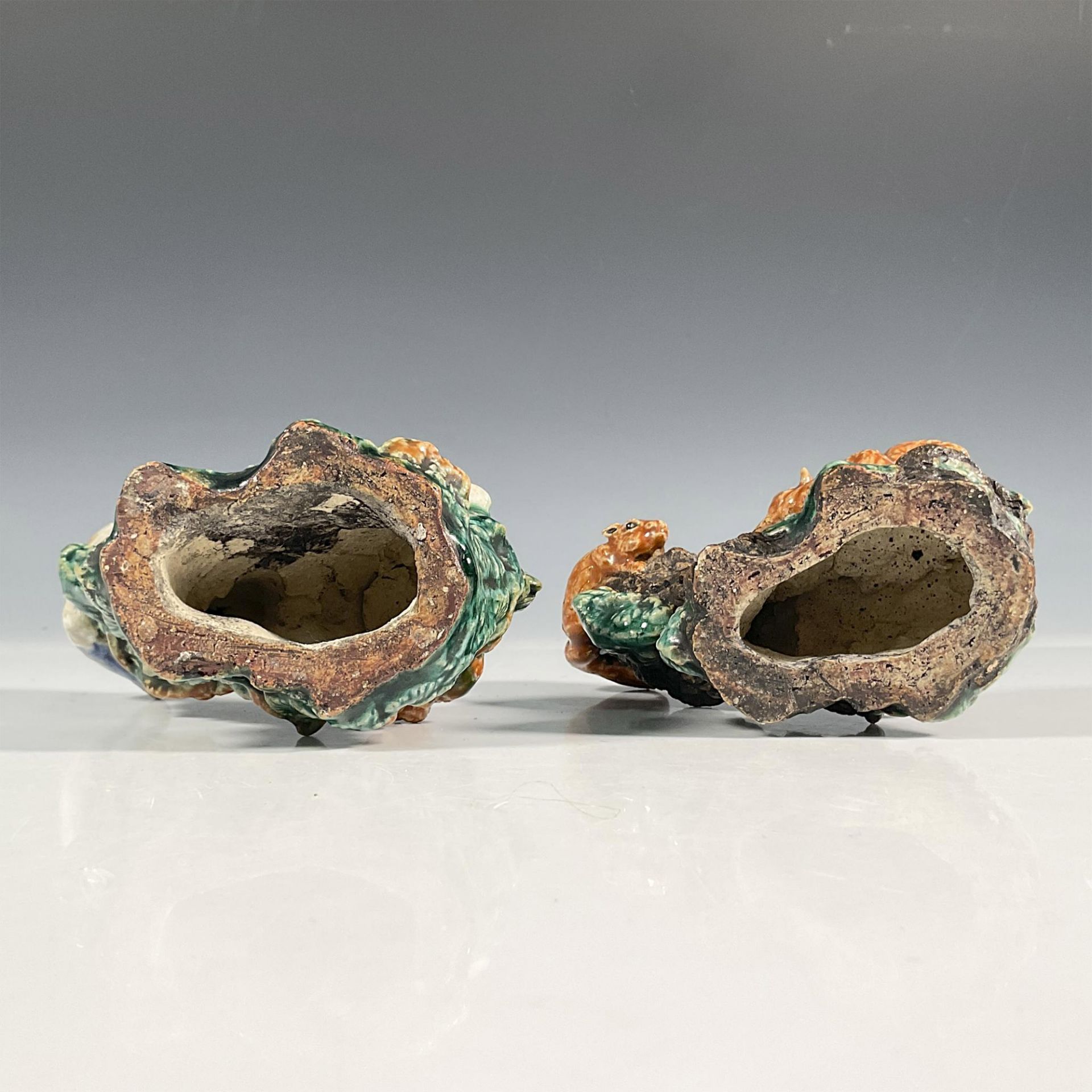 Pair of Majolica Glazed Porcelain Candle Holders - Bild 4 aus 4