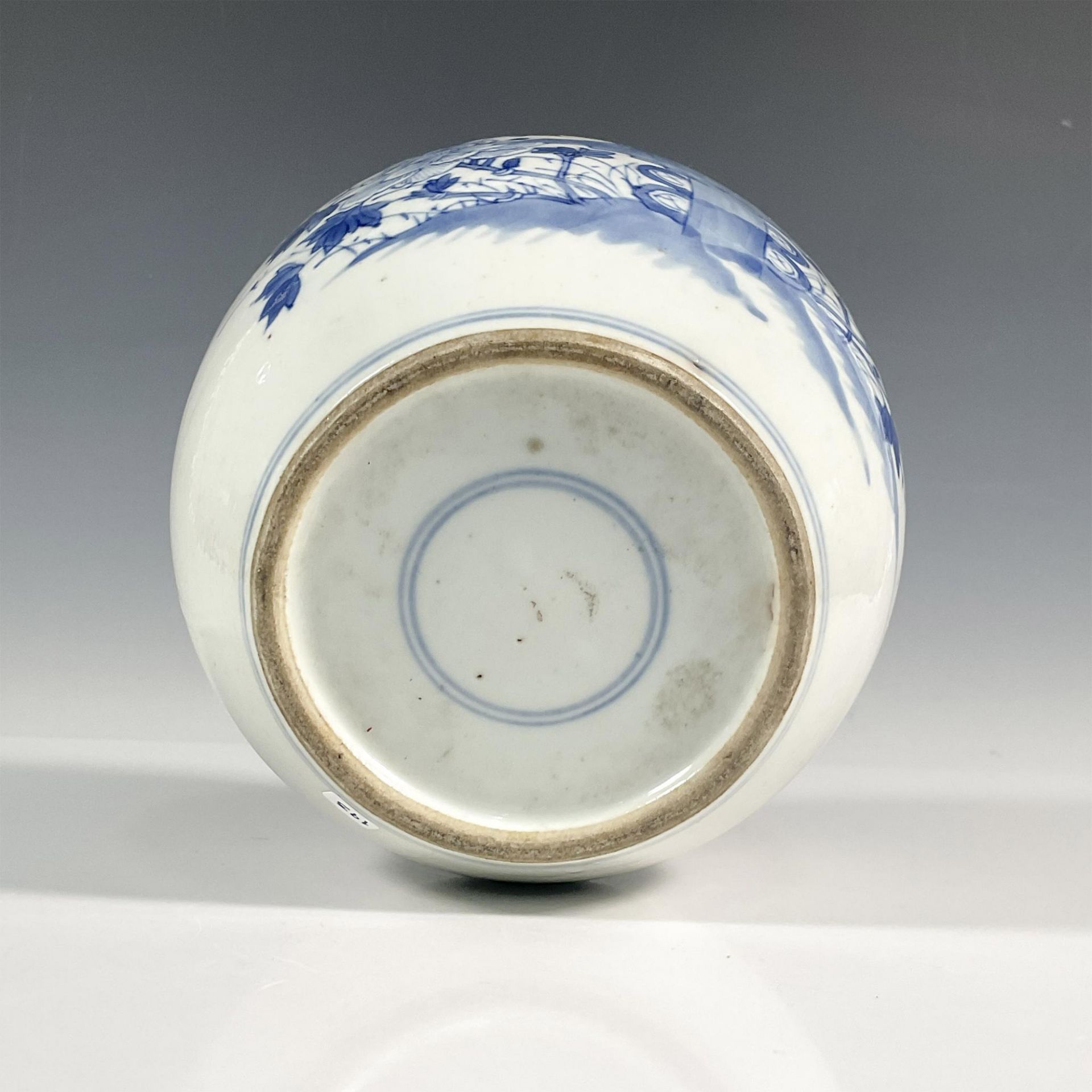 Chinese Porcelain White and Blue Vase - Bild 4 aus 4