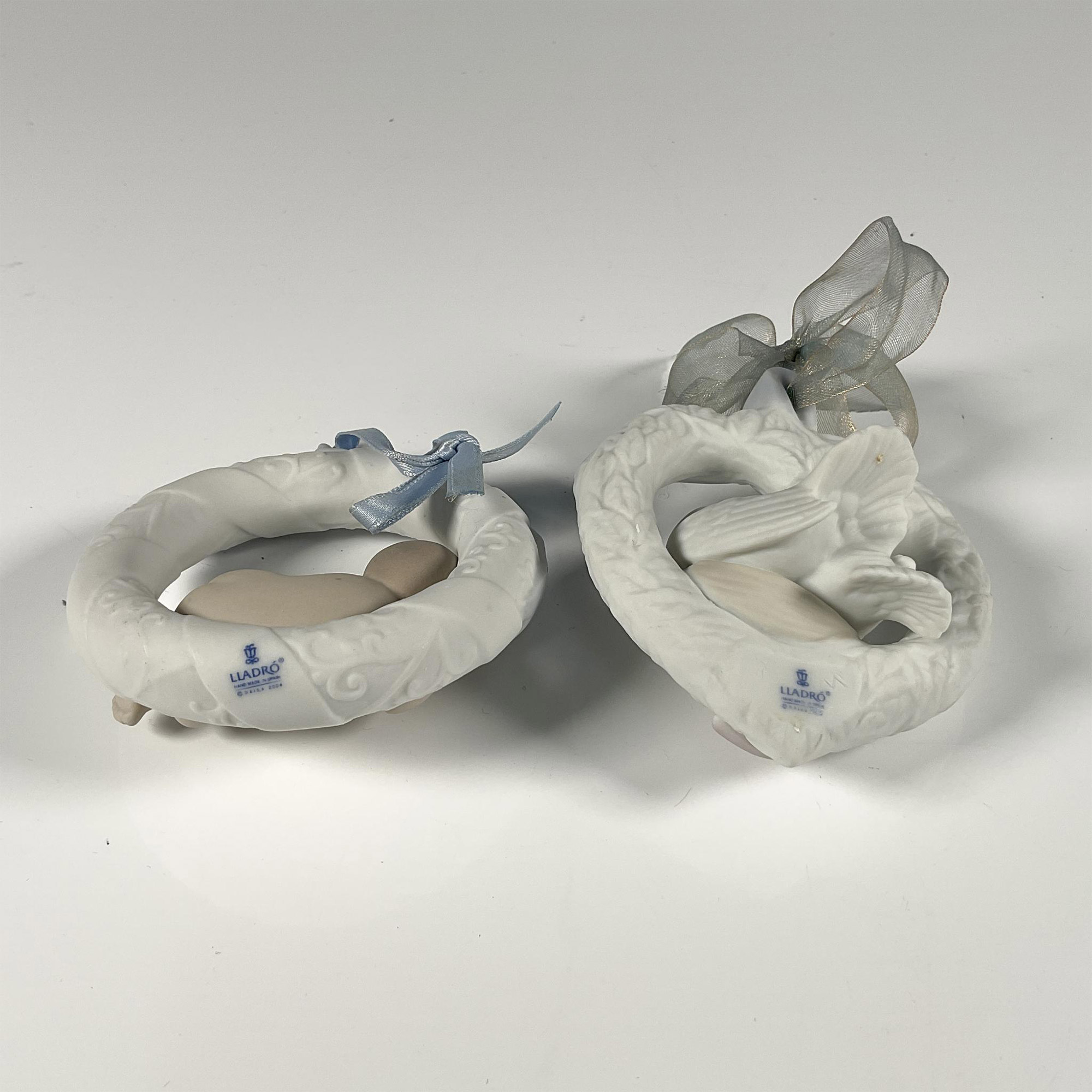 Pair of Lladro Porcelain 2001 and 2005 Christmas Ornaments - Image 3 of 3