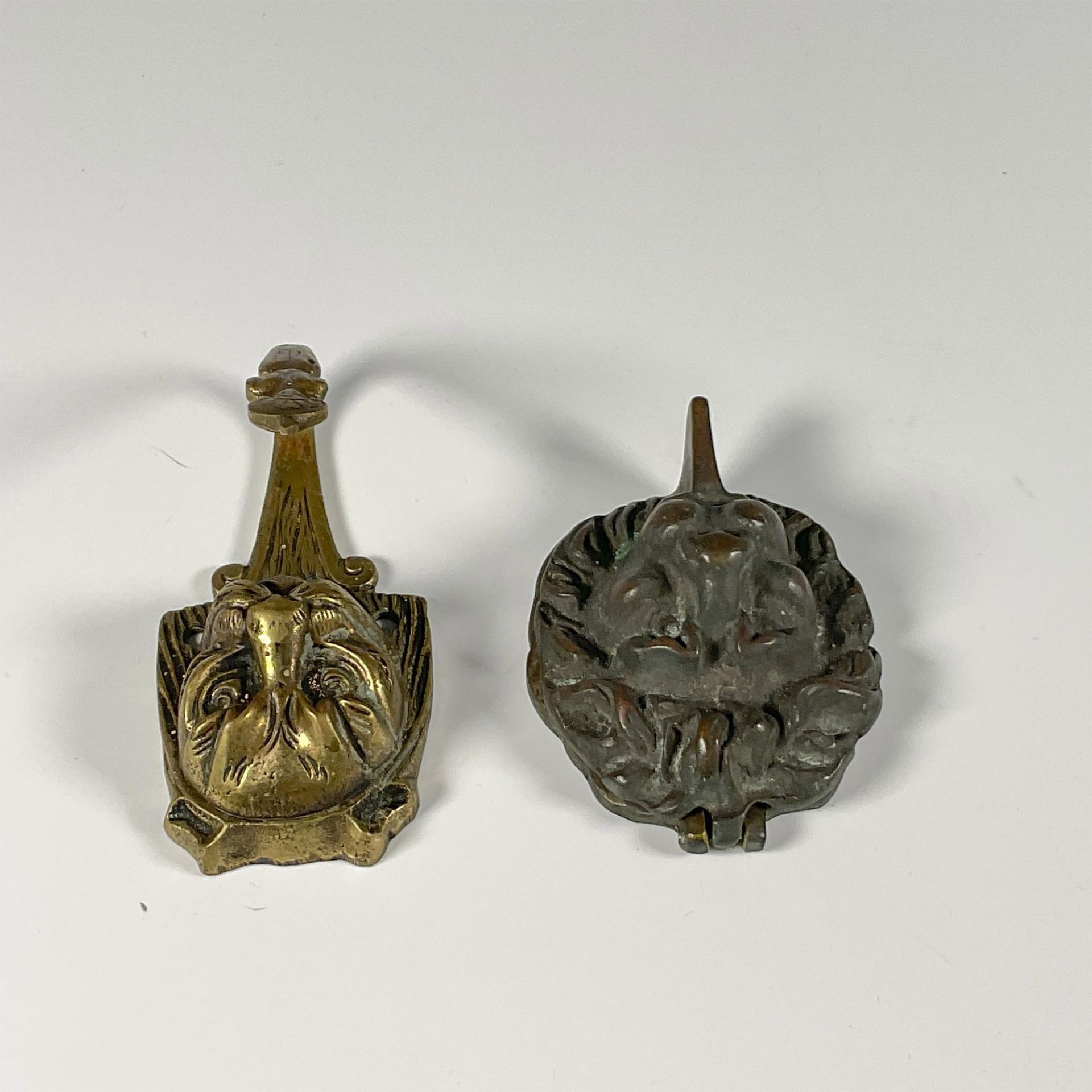 2pc English Brass and Bronze Lion Hook and Door Knocker - Bild 2 aus 5