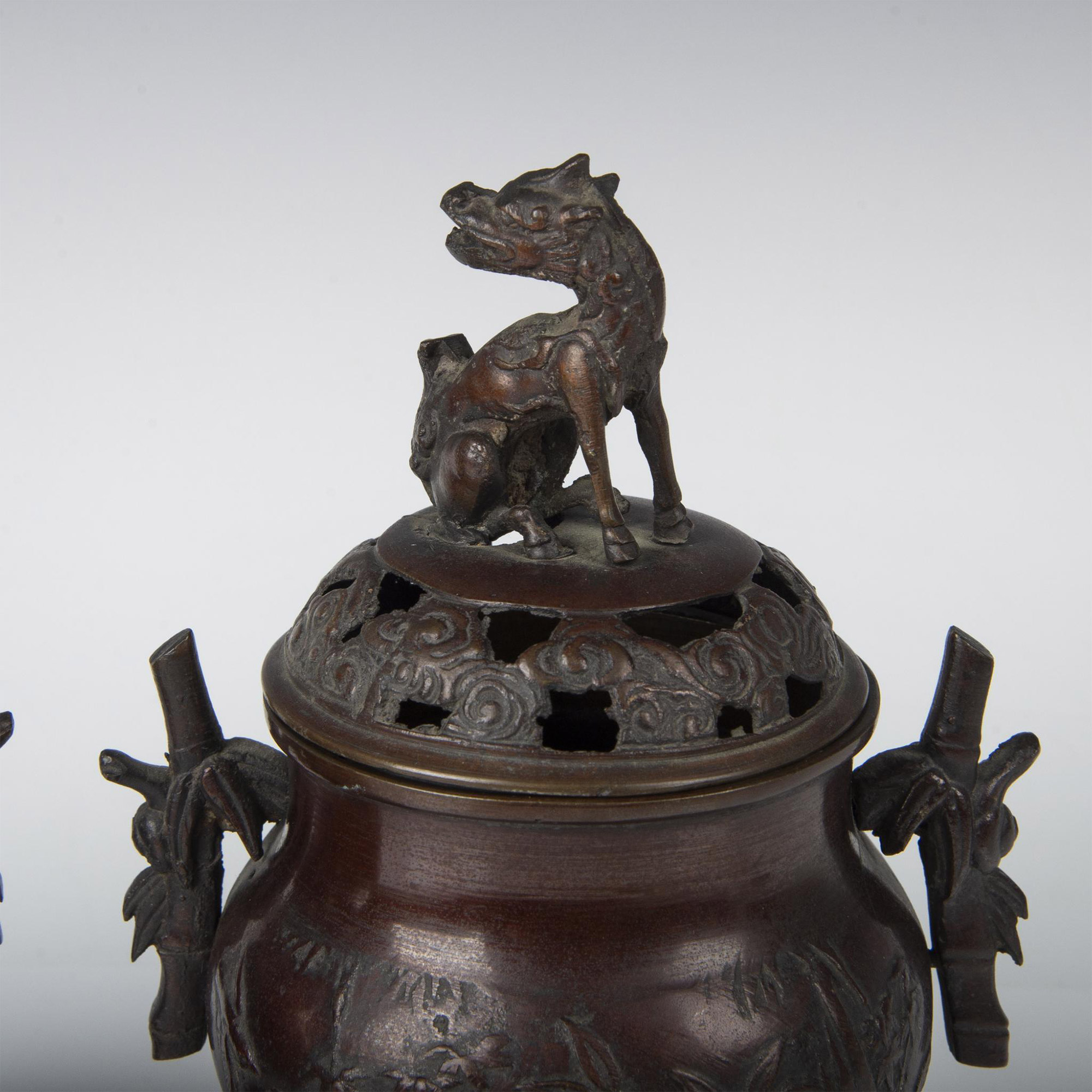 Pair of Antique Chinese Bronze Censers - Bild 2 aus 6