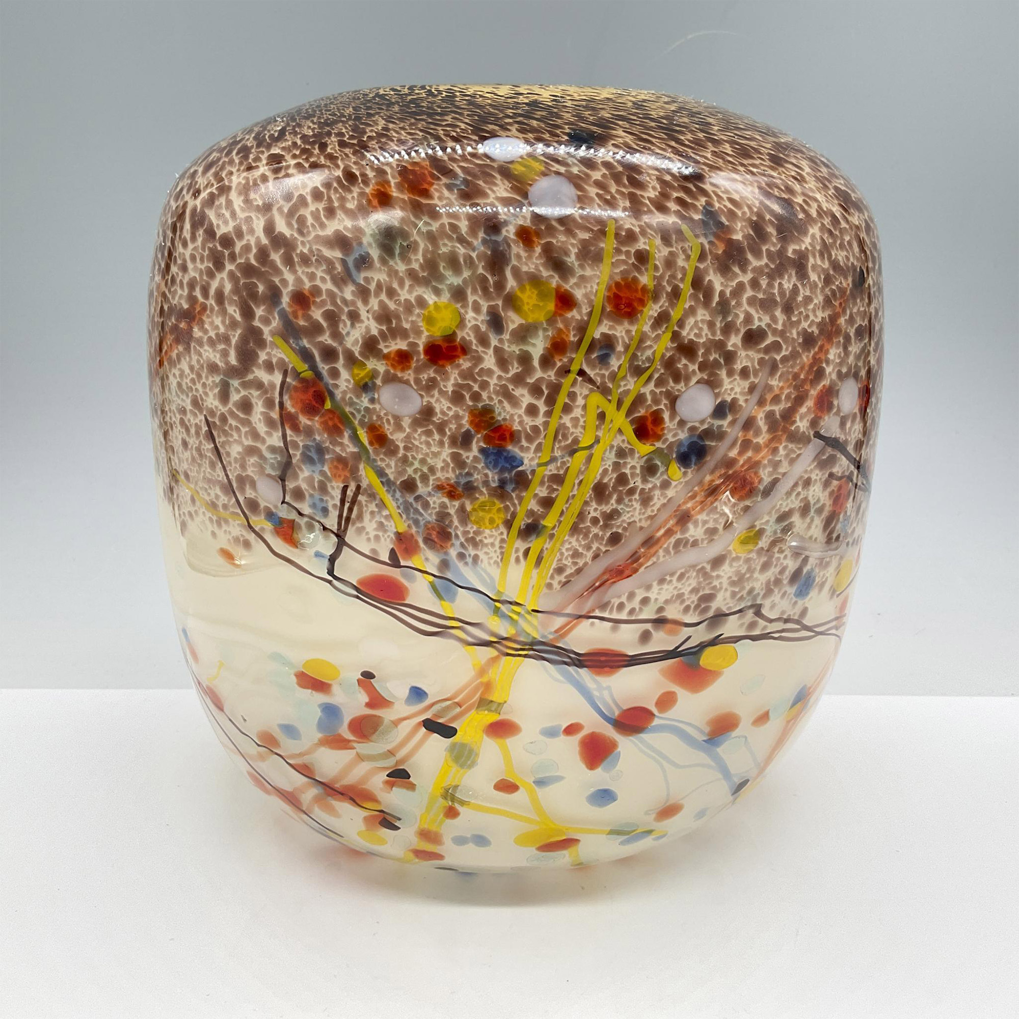 Modern Art Glass Vase, Speckled Pattern - Image 2 of 3