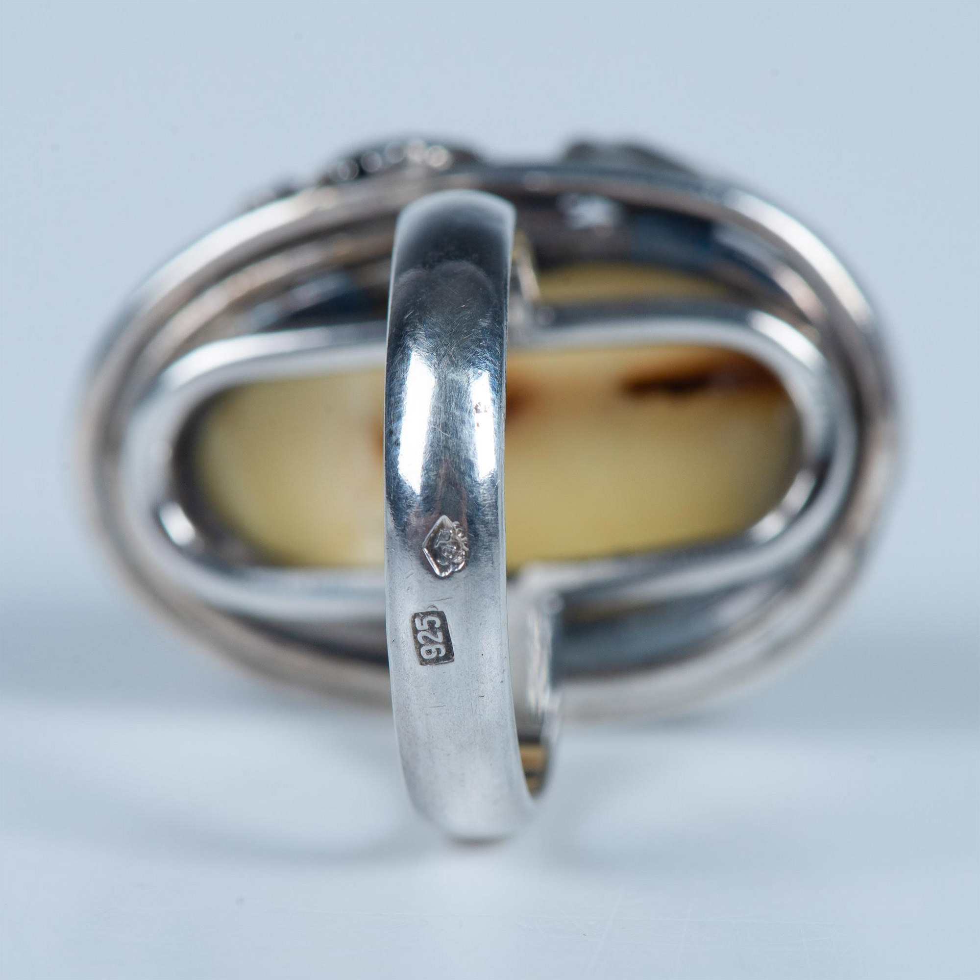 Stunning Butterscotch Baltic Amber and Sterling Silver Ring - Image 6 of 7