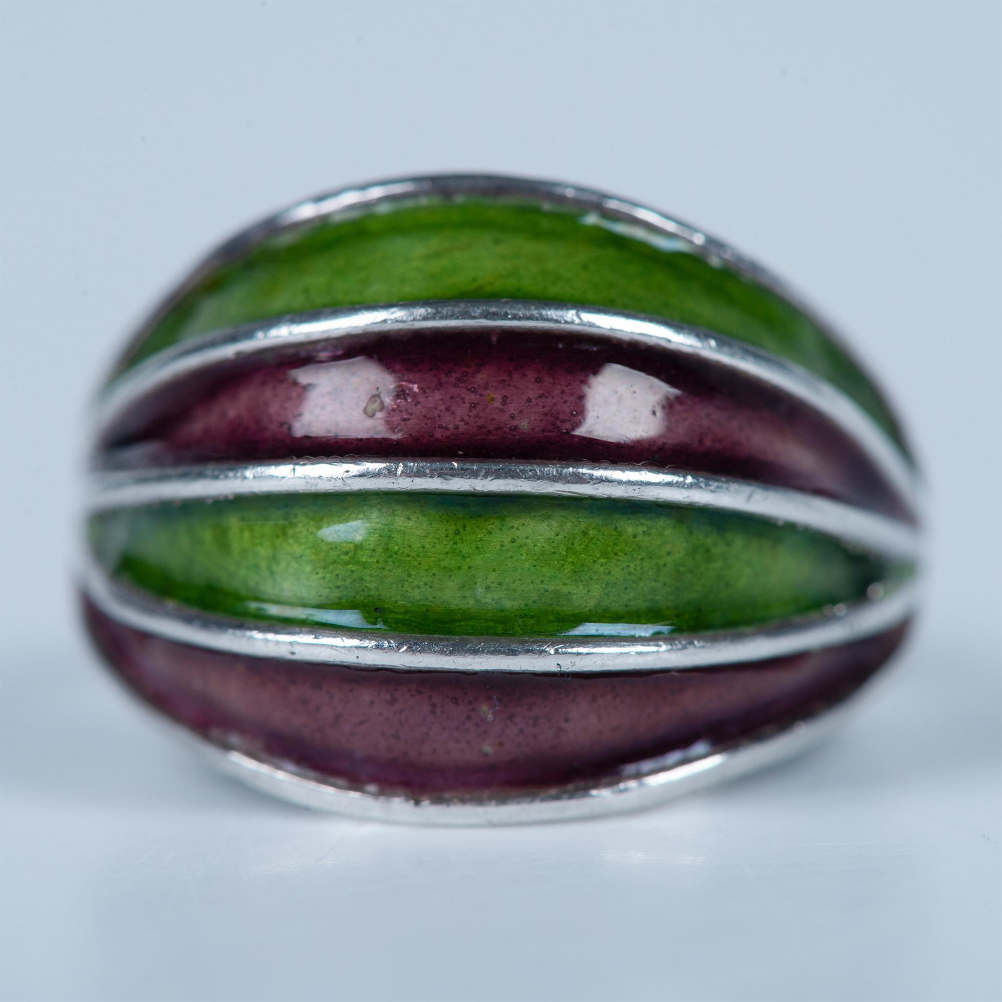 Vintage Sterling Silver Dome Ring with Green & Purple Enamel - Image 6 of 6