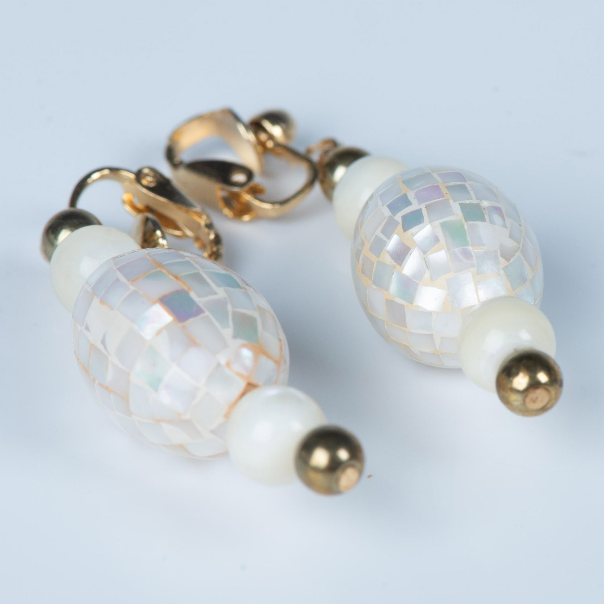 3 Pairs of Creamy Color Earrings - Image 5 of 5