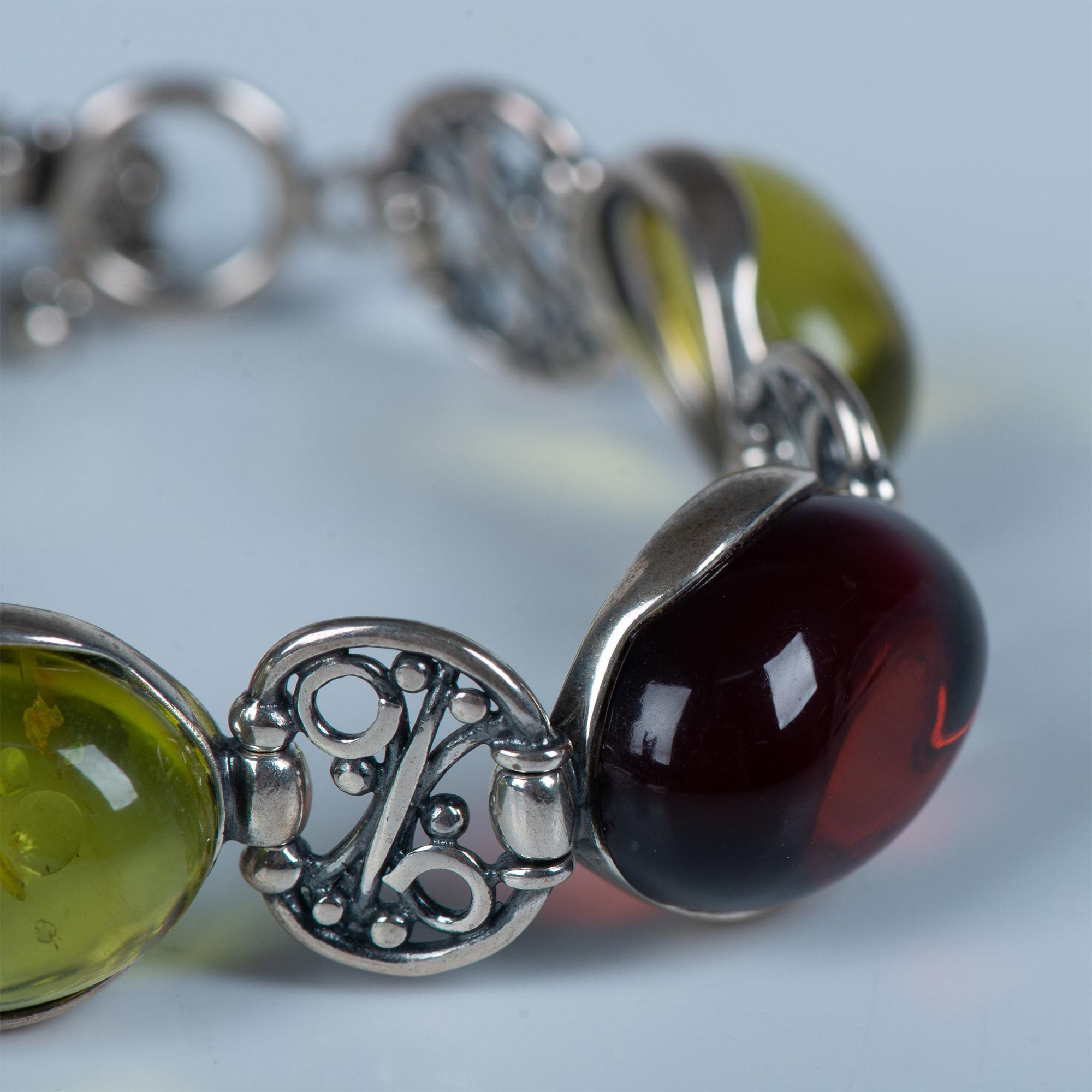 2pc Beautiful Cherry and Green Amber Ring & Bracelet - Image 2 of 9