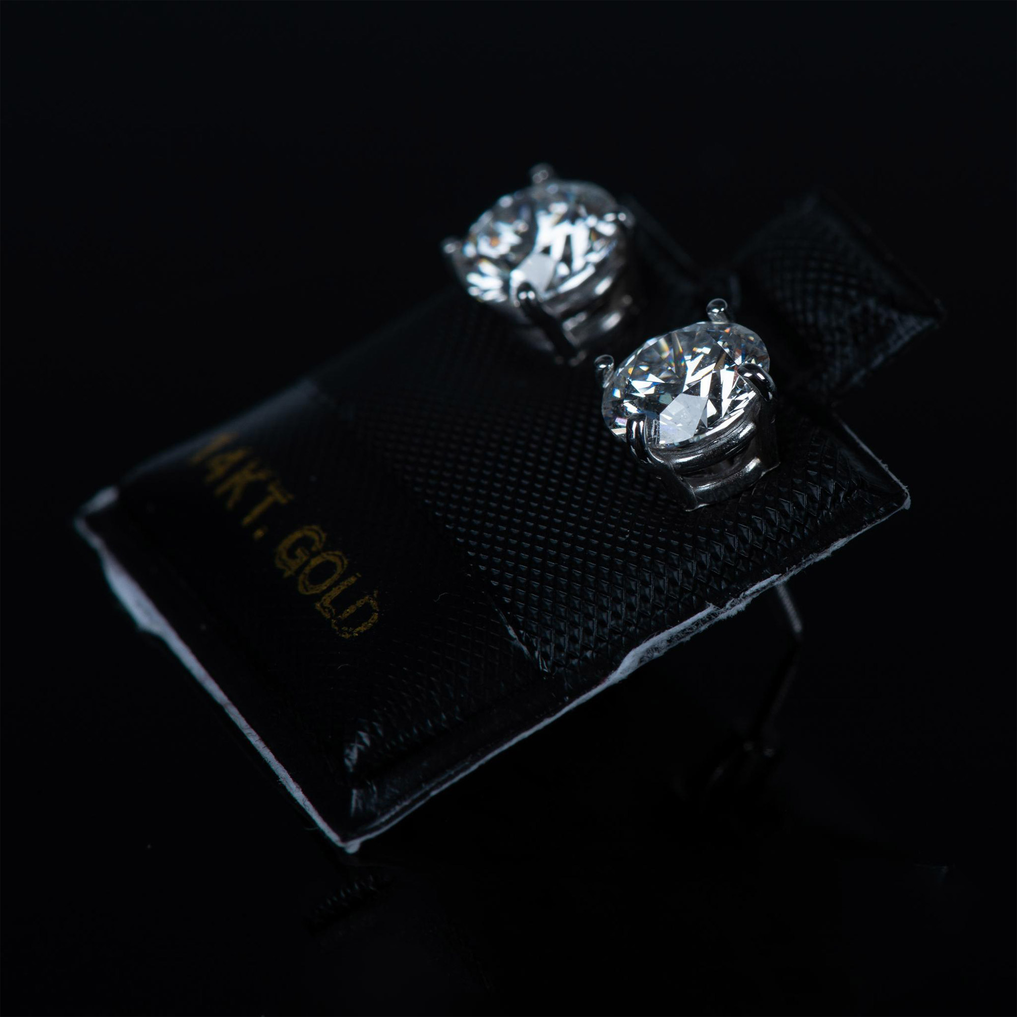 Stunning 14K White Gold and Lab Diamond Earrings - Image 5 of 6
