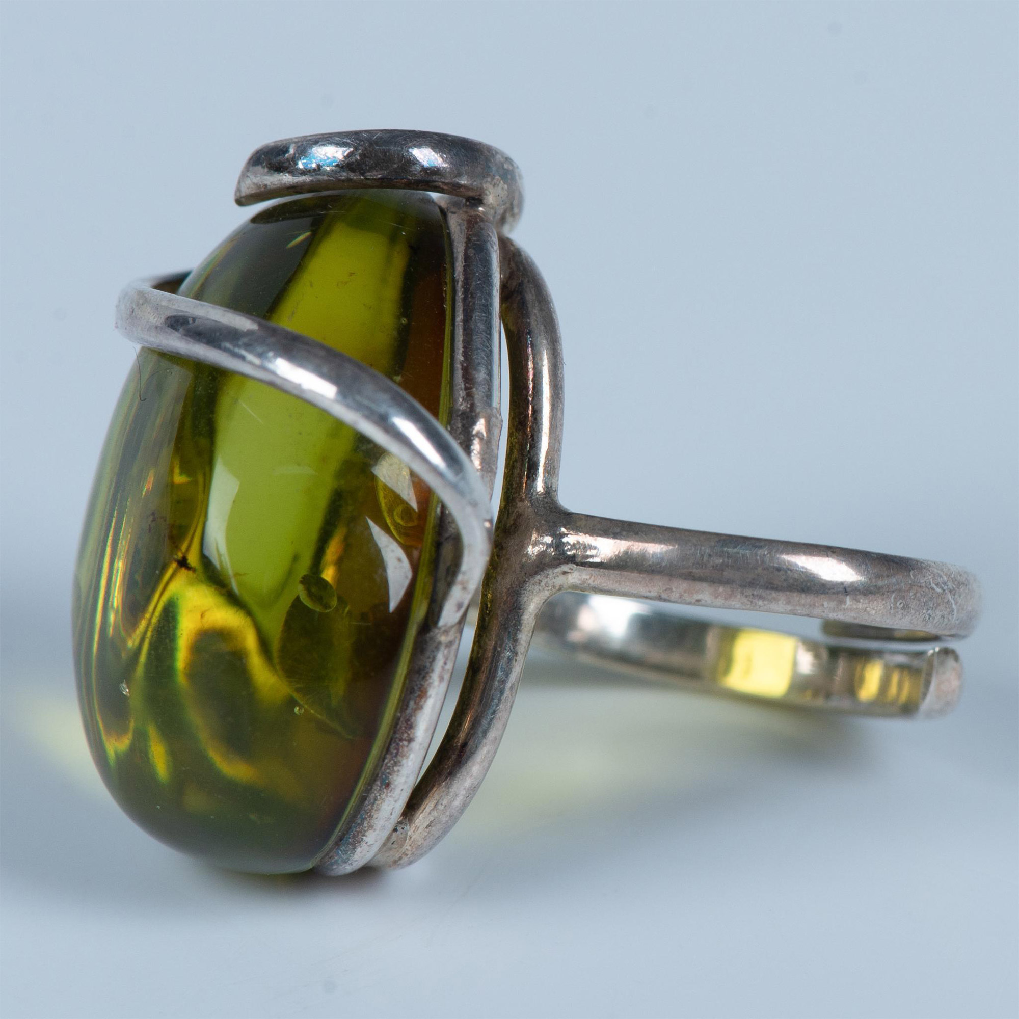 2pc Beautiful Cherry and Green Amber Ring & Bracelet - Image 4 of 9