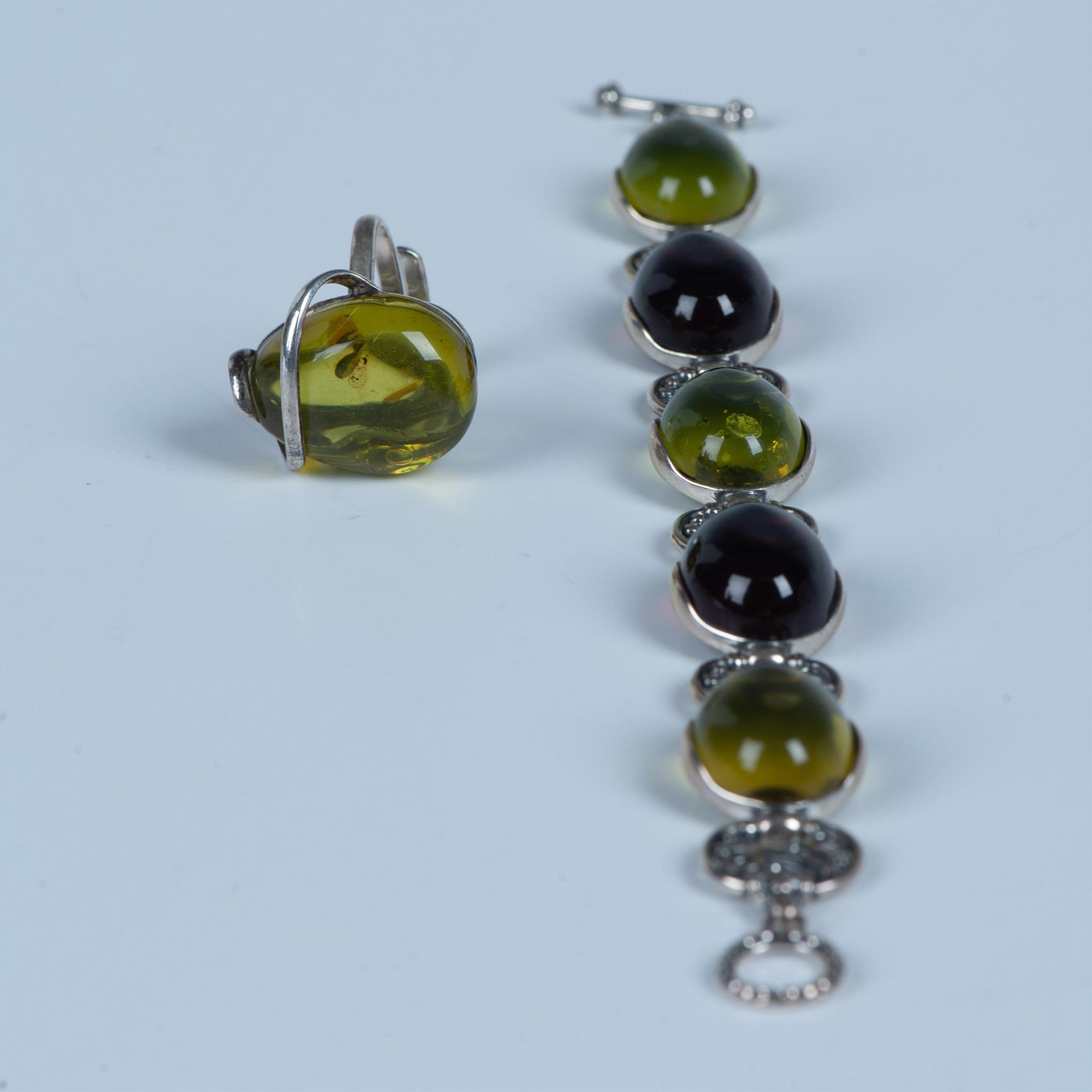 2pc Beautiful Cherry and Green Amber Ring & Bracelet - Image 6 of 9