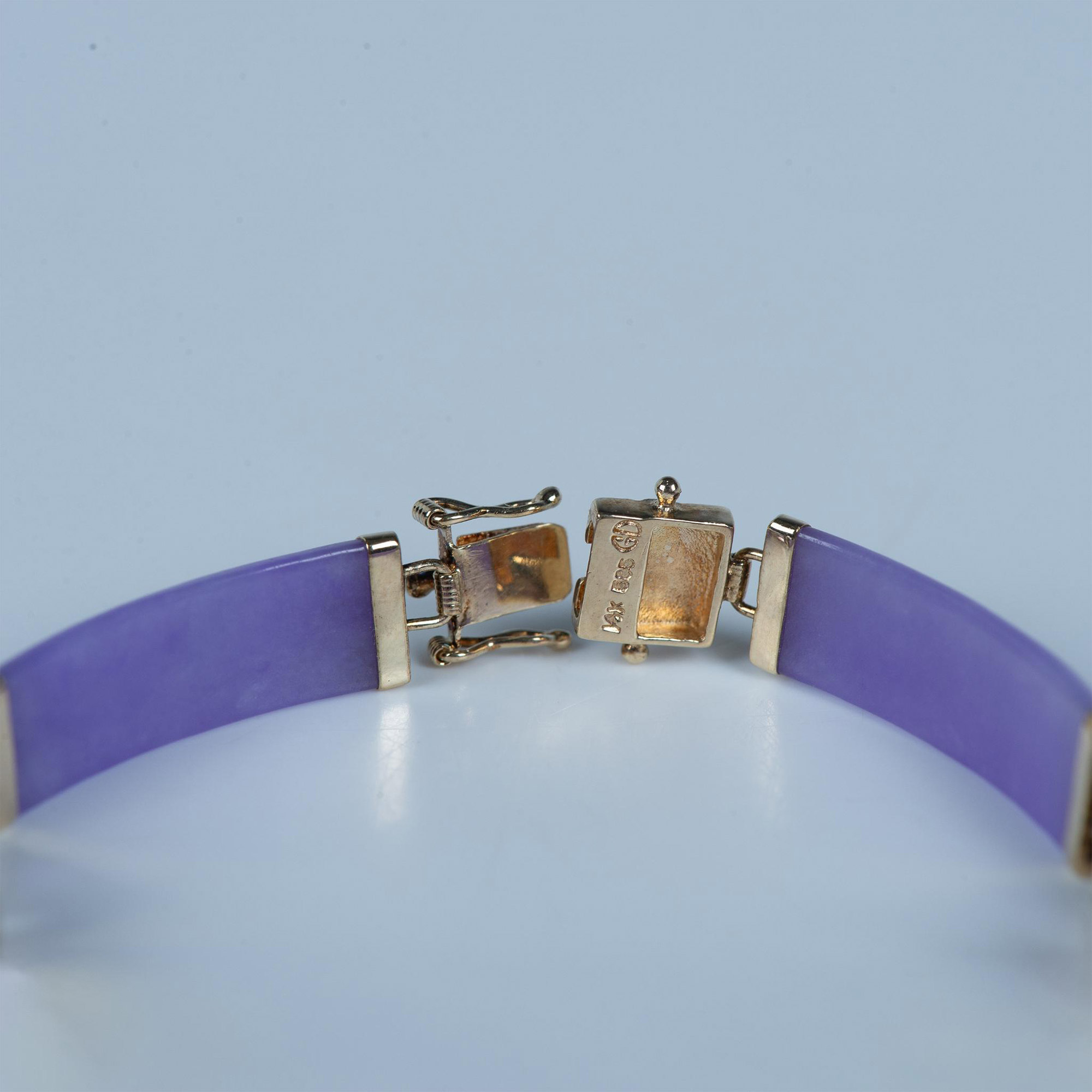 Stunning 14K Gold, Purple Jade, and Amethyst Bracelet - Image 3 of 7