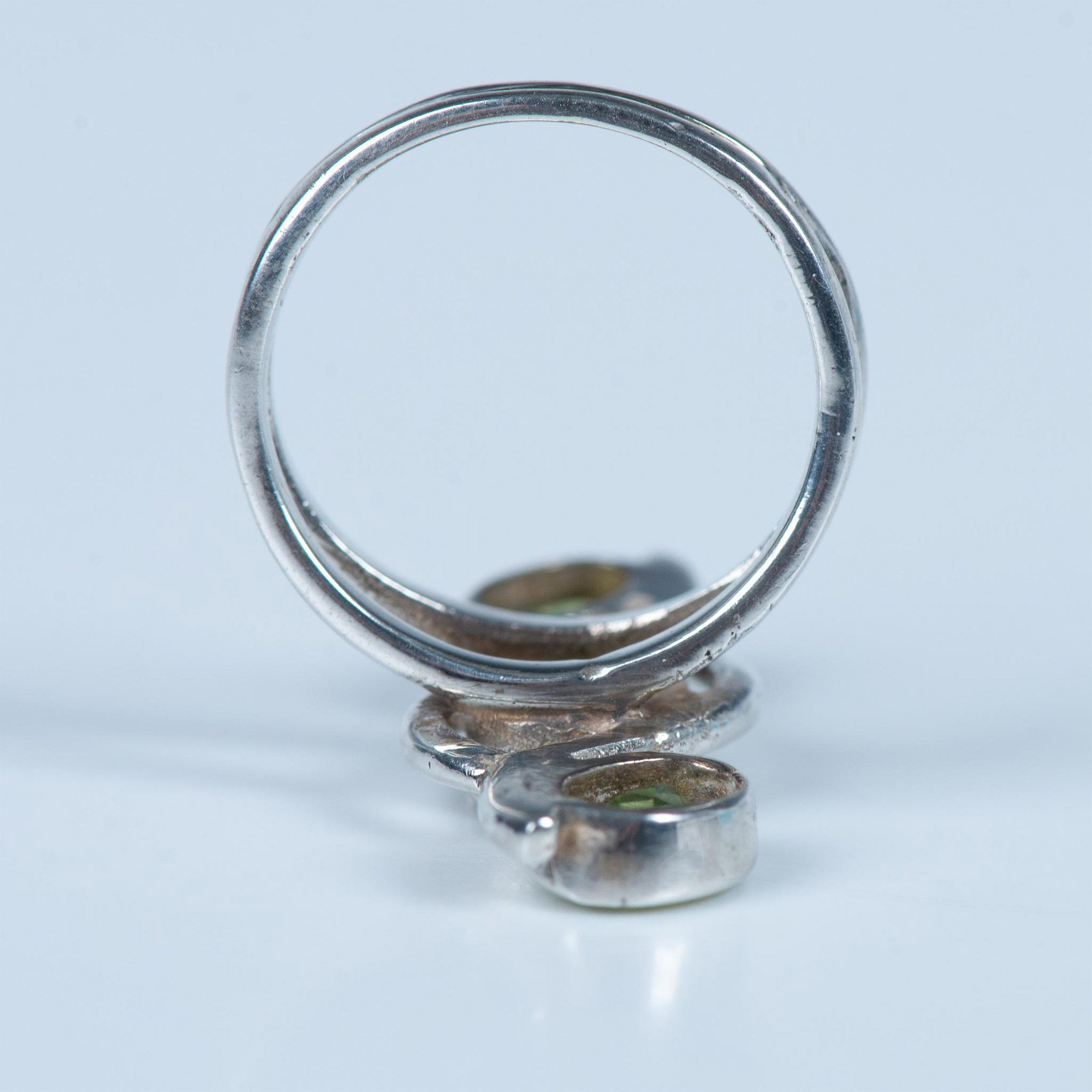 Beautiful Sterling Silver & Green Peridot Stone Ring - Image 6 of 7