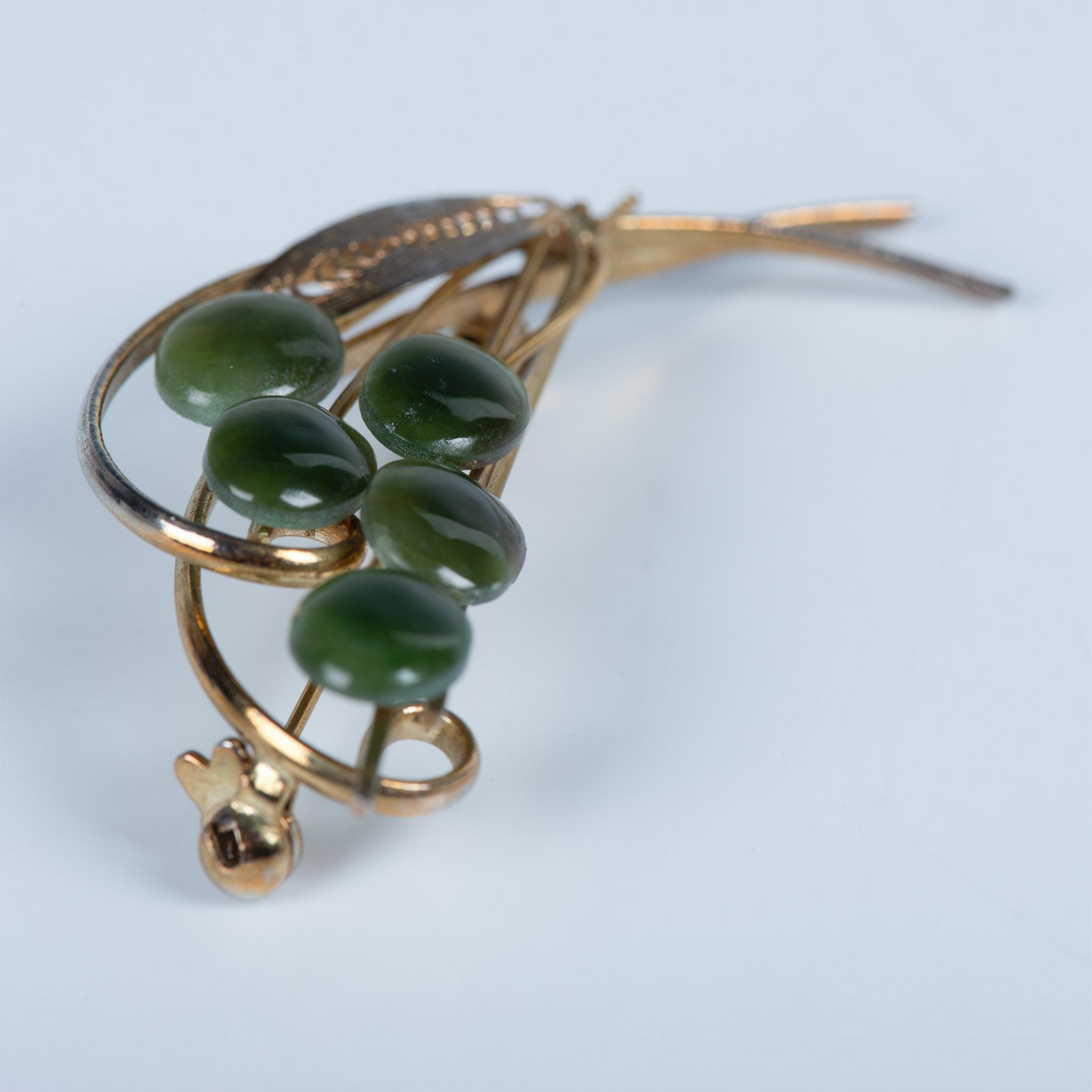 Vintage Gold Metal and Green Gemstone Floral Brooch - Image 4 of 4
