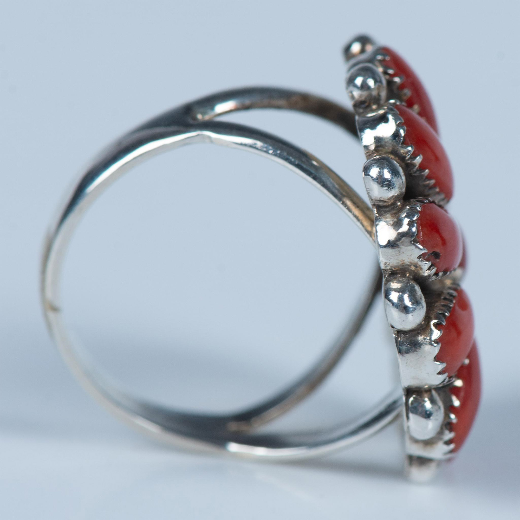 Native American Sterling Silver & Coral Flower Ring - Image 3 of 6