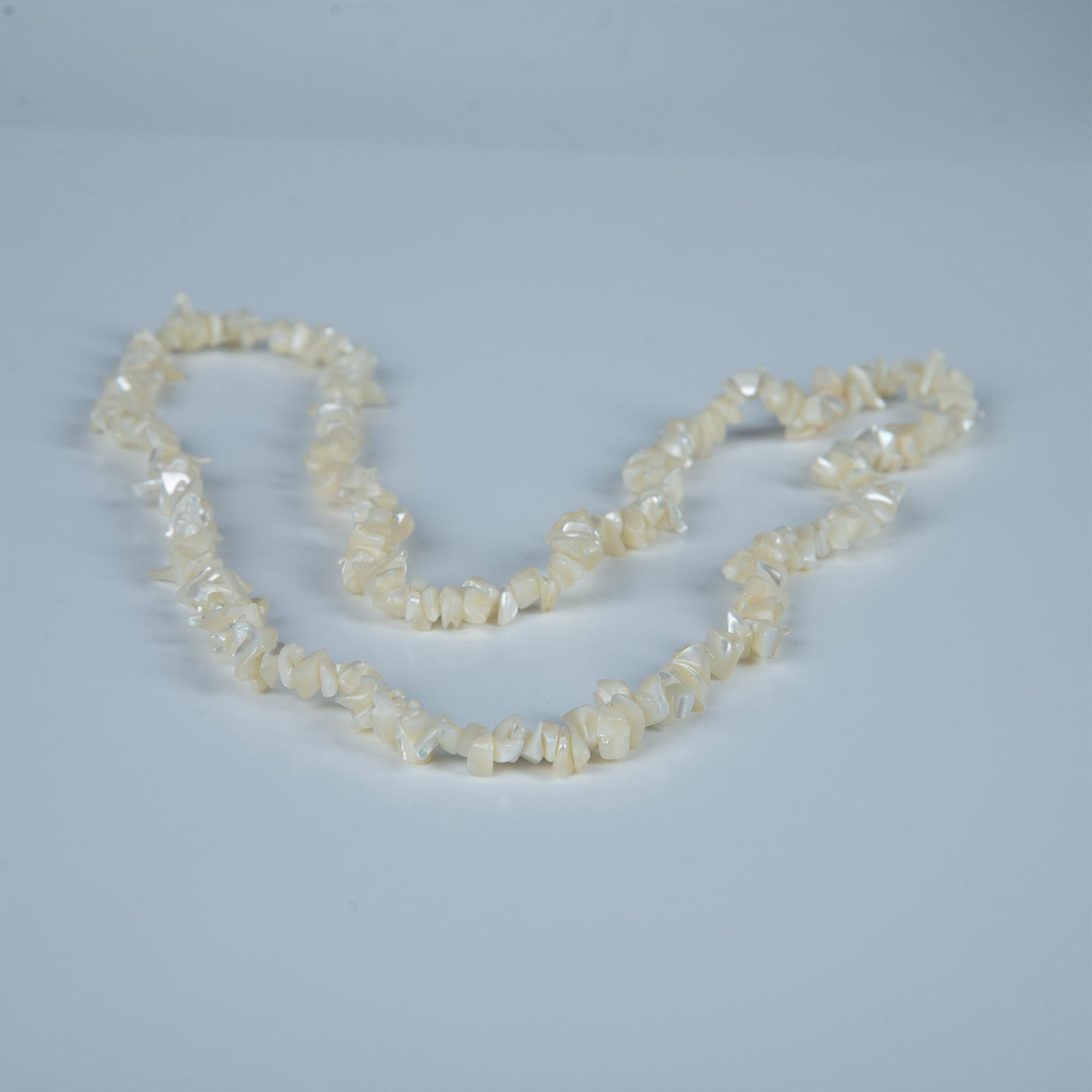 Gorgeous Pearlescent Shell Chip Necklace - Bild 3 aus 3