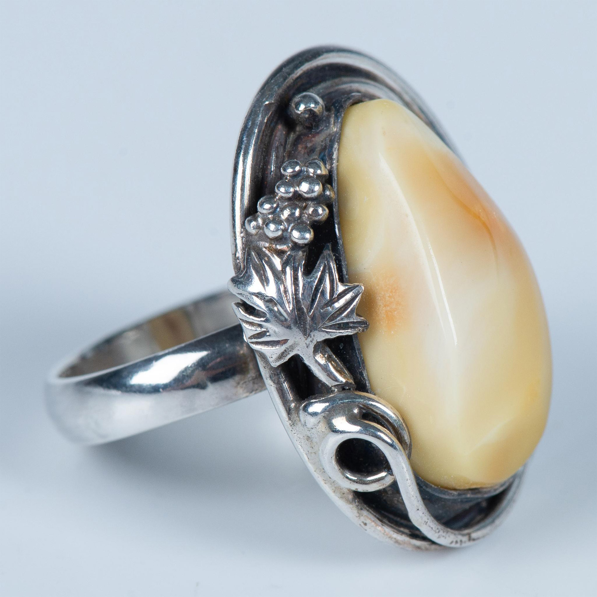 Stunning Butterscotch Baltic Amber and Sterling Silver Ring