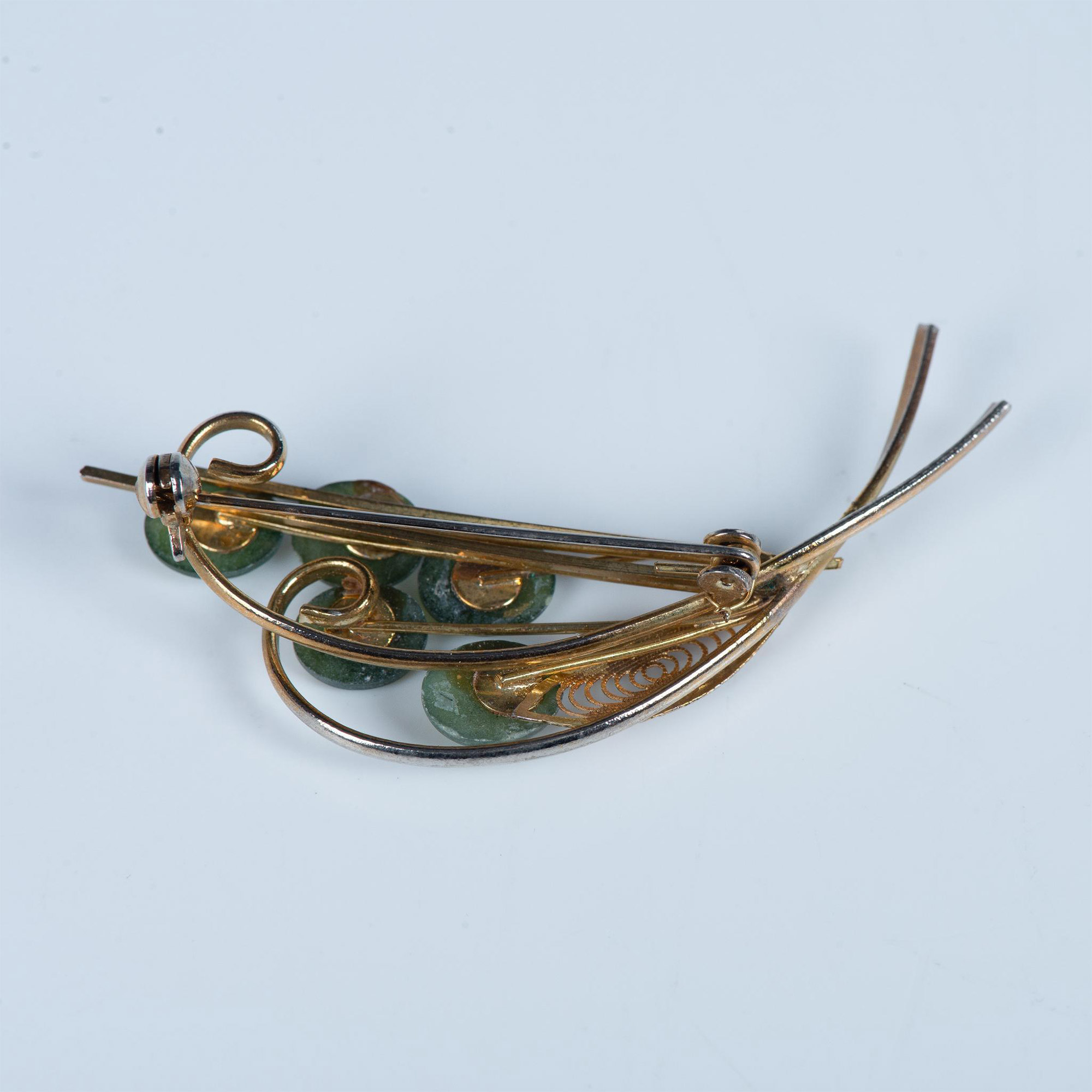 Vintage Gold Metal and Green Gemstone Floral Brooch - Image 3 of 4