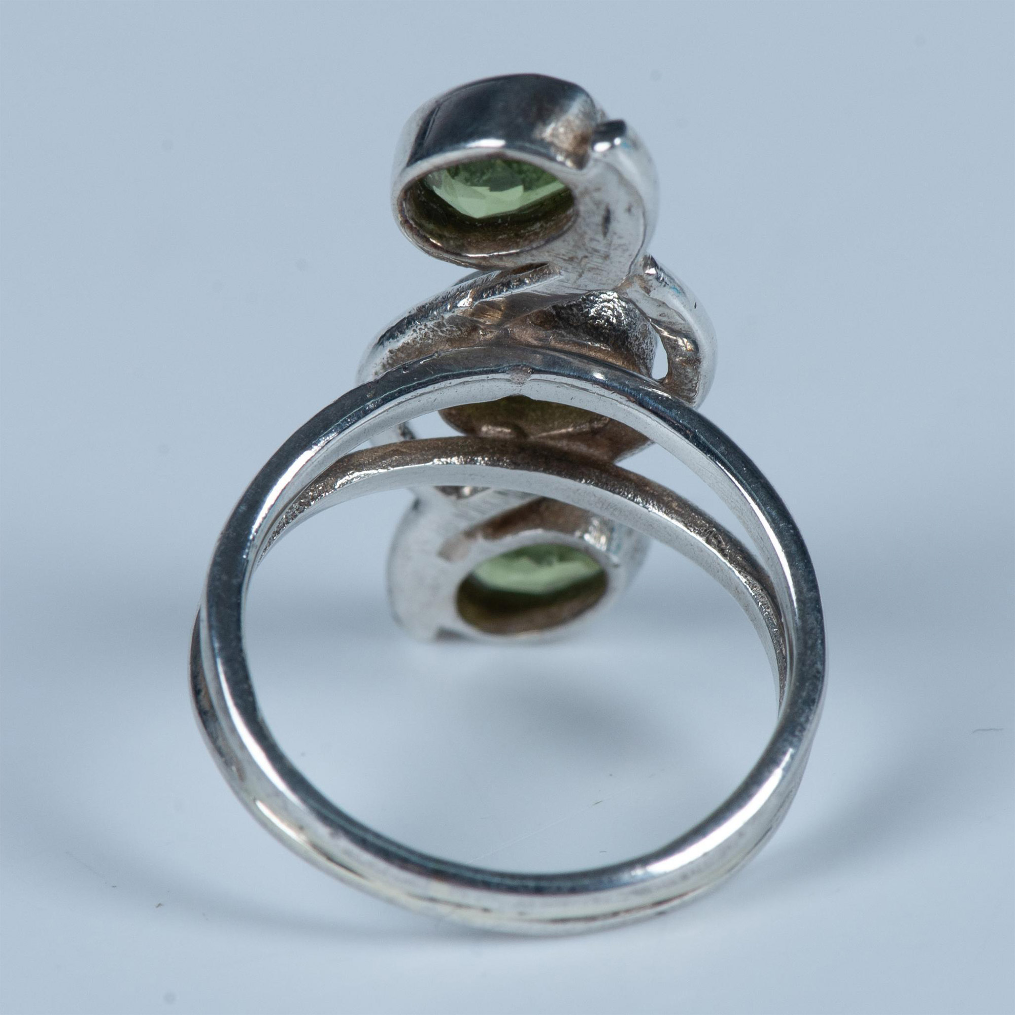 Beautiful Sterling Silver & Green Peridot Stone Ring - Image 3 of 7