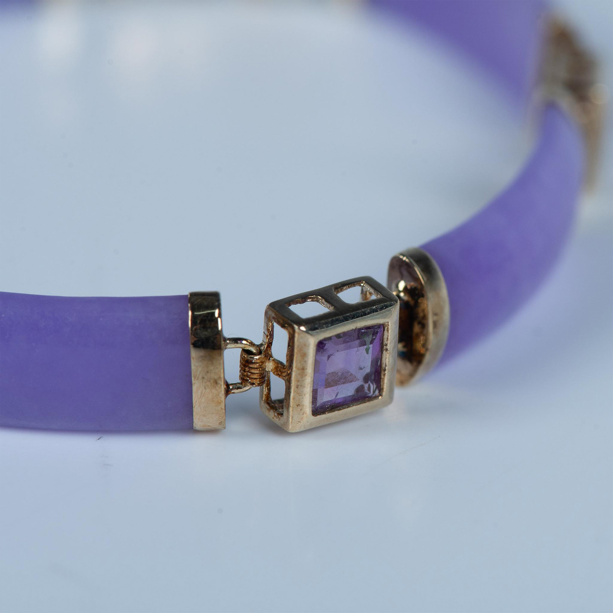 Stunning 14K Gold, Purple Jade, and Amethyst Bracelet - Image 2 of 7