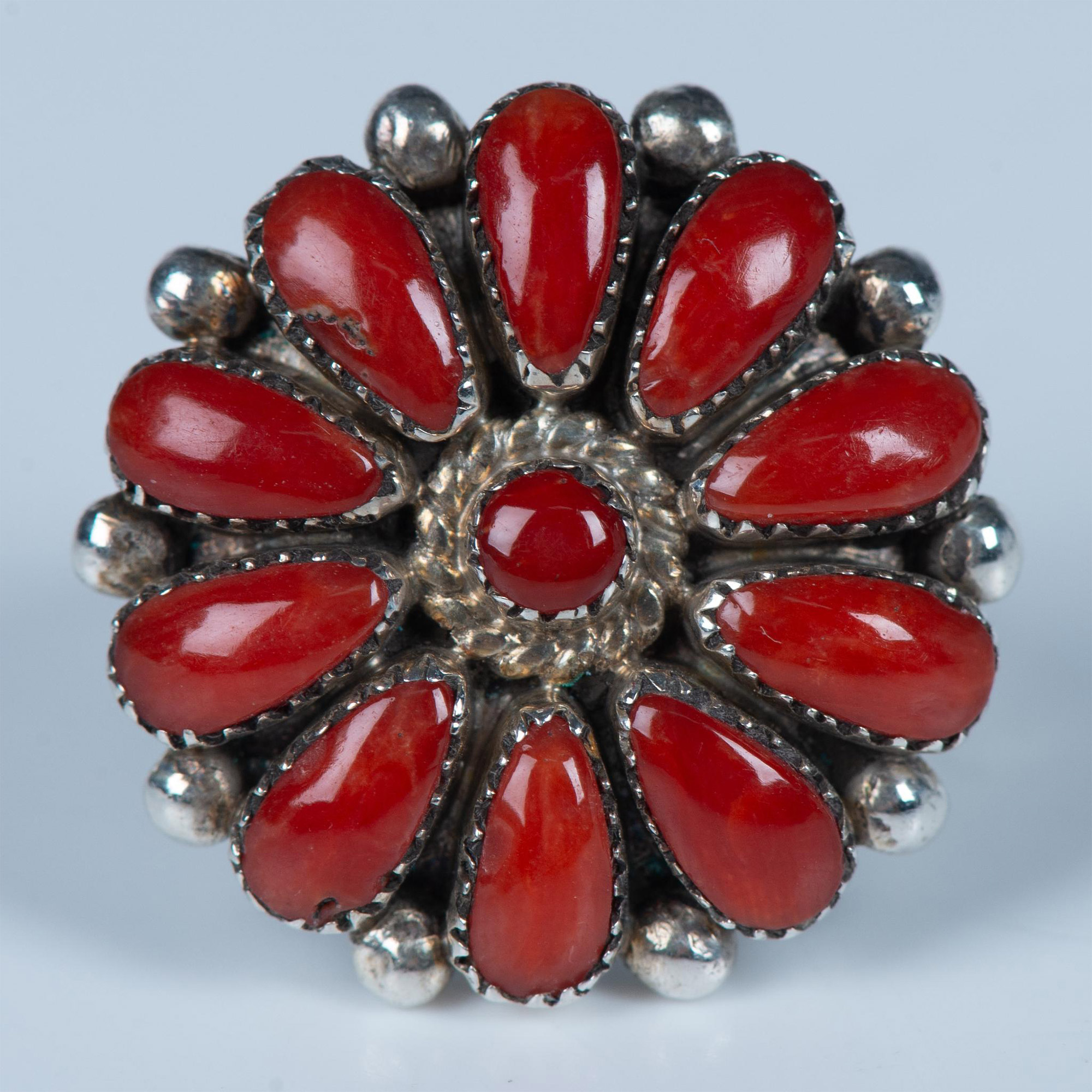 Native American Sterling Silver & Coral Flower Ring - Image 4 of 6