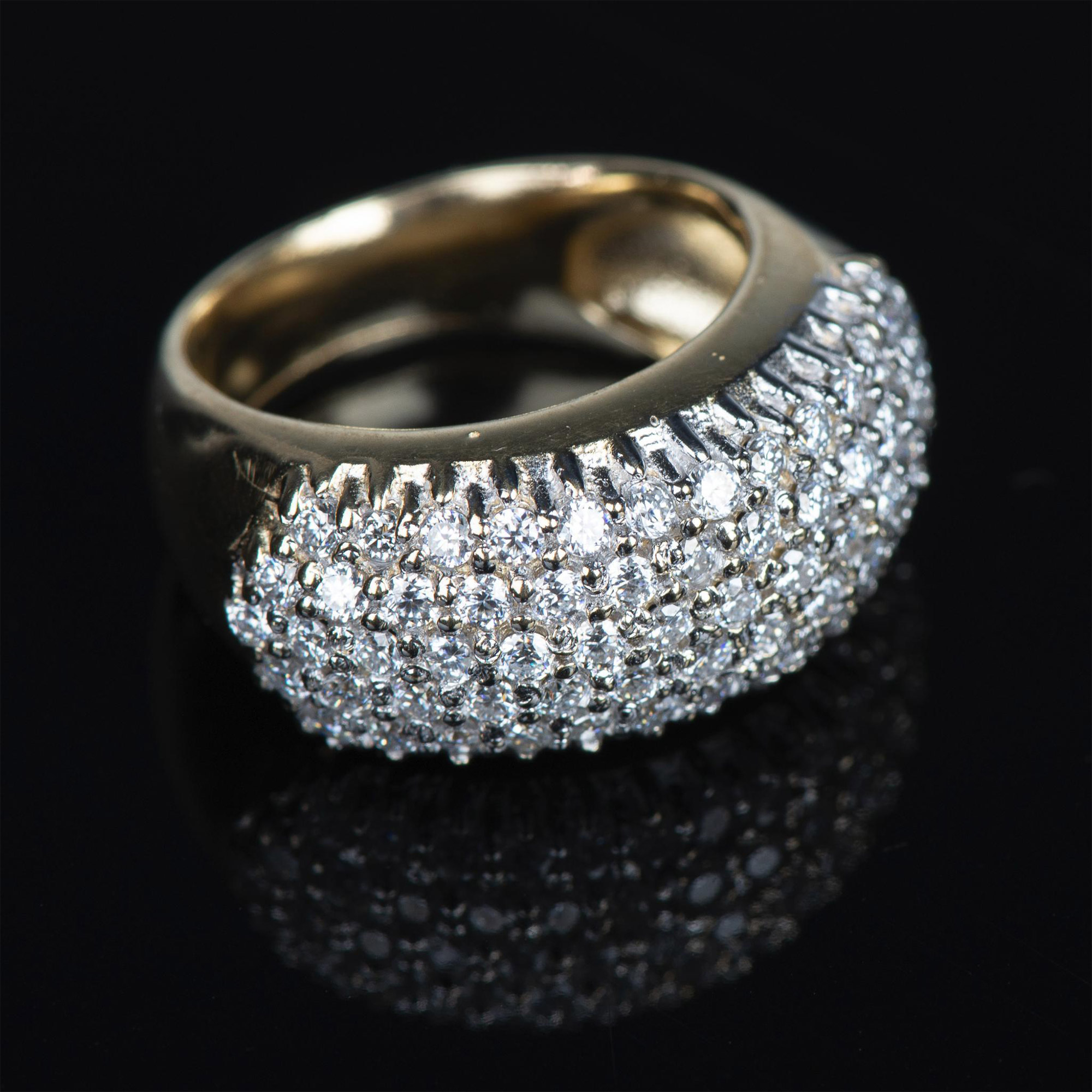 Stunning 14K Yellow Gold & Diamond Ring - Image 2 of 7