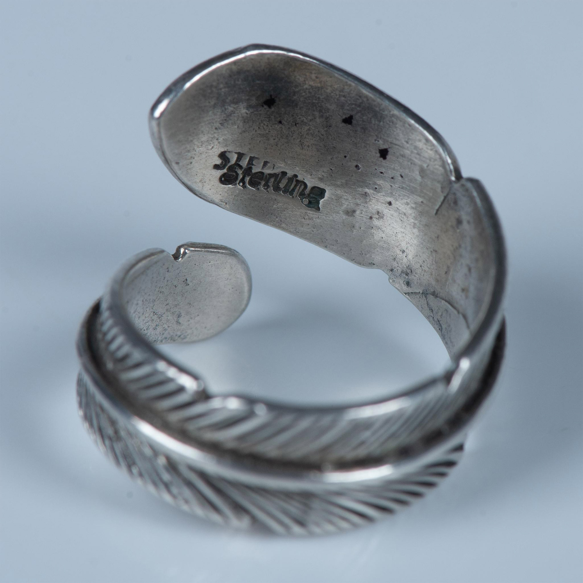 Pretty Native American Sterling Silver Feather Ring - Image 2 of 6