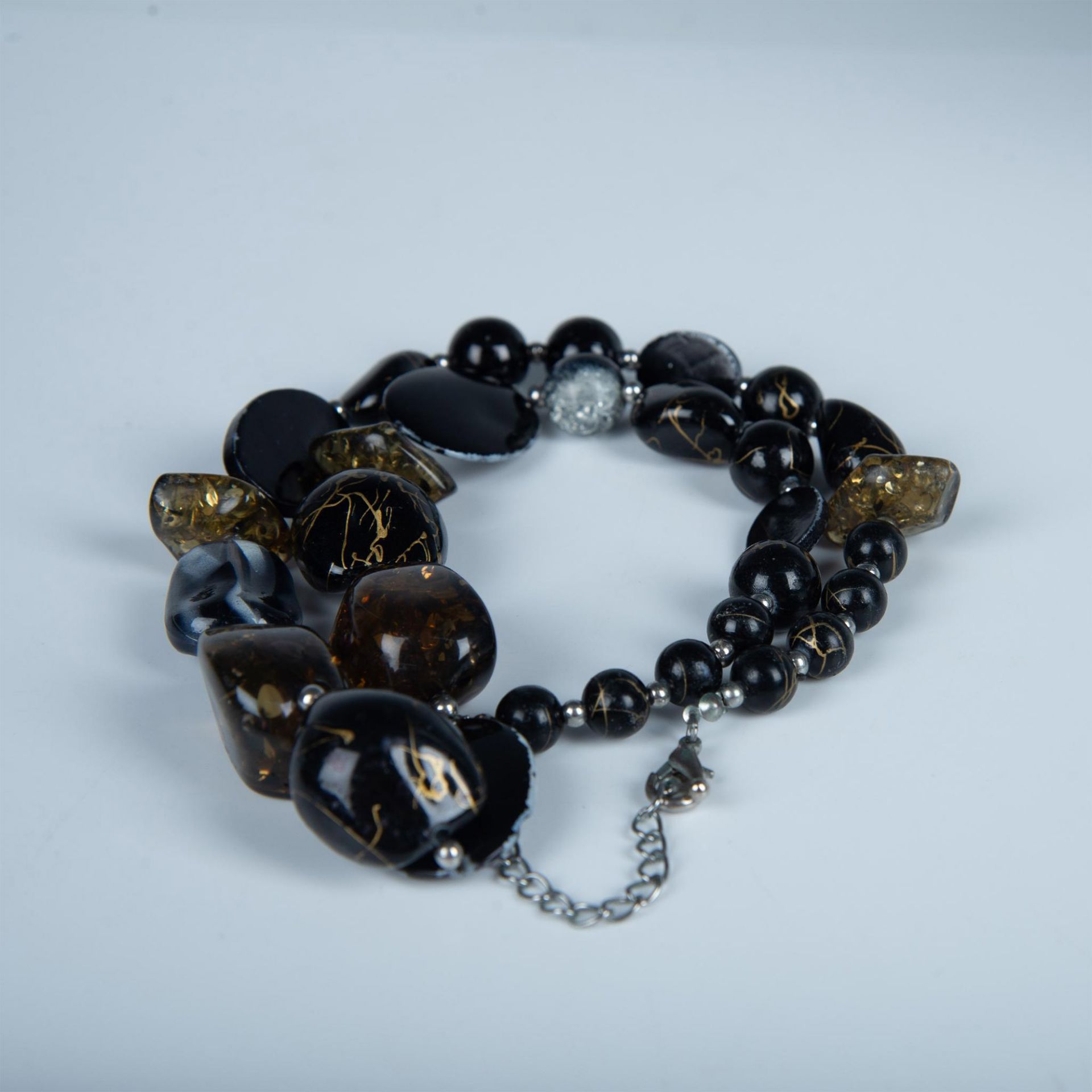 Gorgeous Faux Amber and Black Bead Necklace - Image 4 of 4