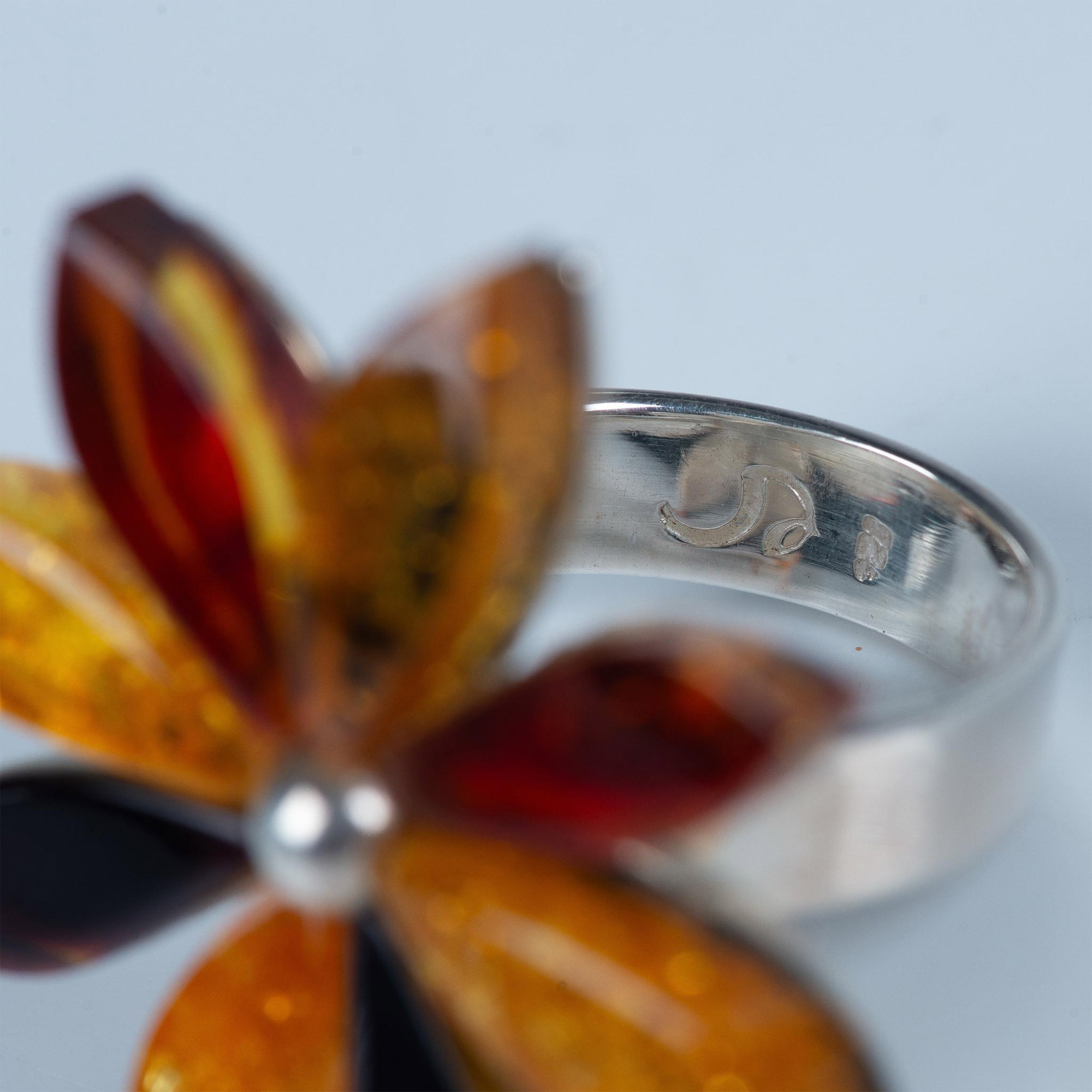 Beautiful Sterling Silver & Multicolored Amber Flower Ring - Image 3 of 4