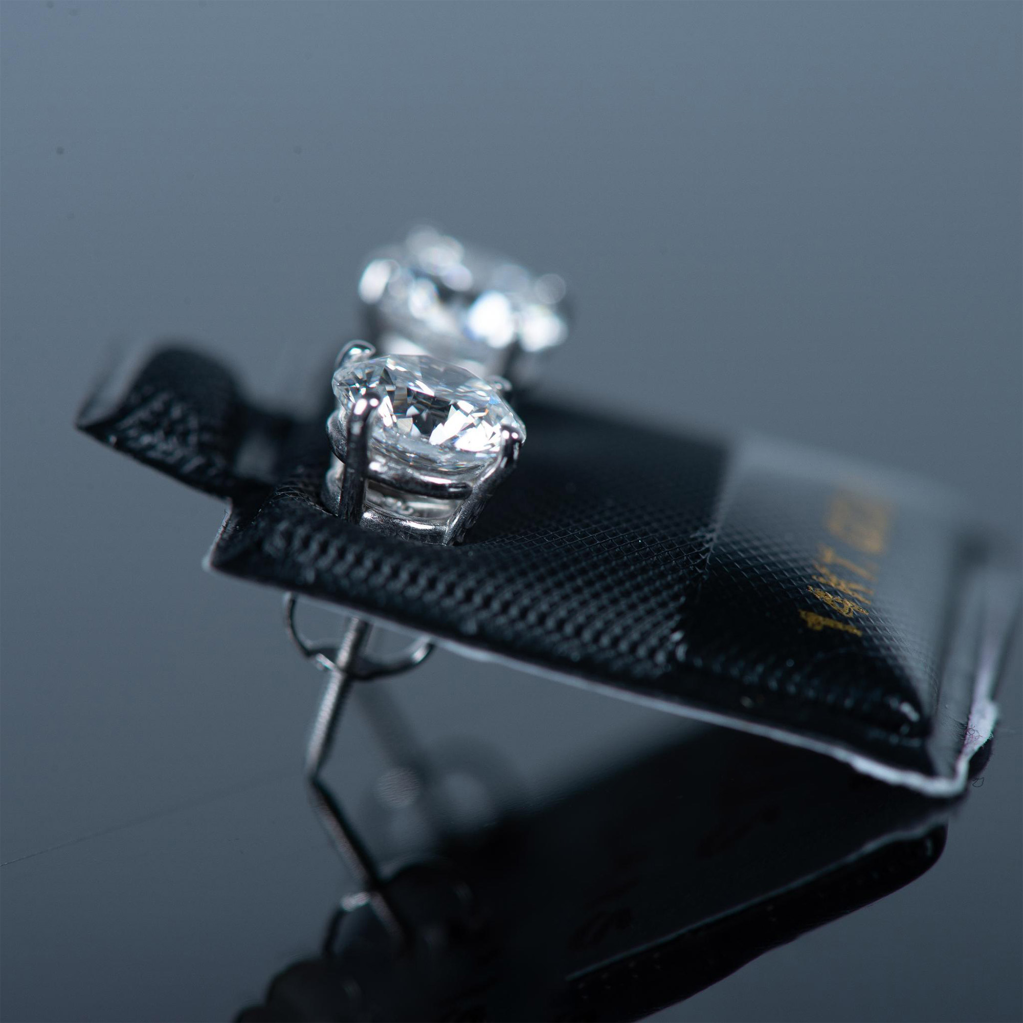 Stunning 14K White Gold and Lab Diamond Earrings - Image 4 of 6