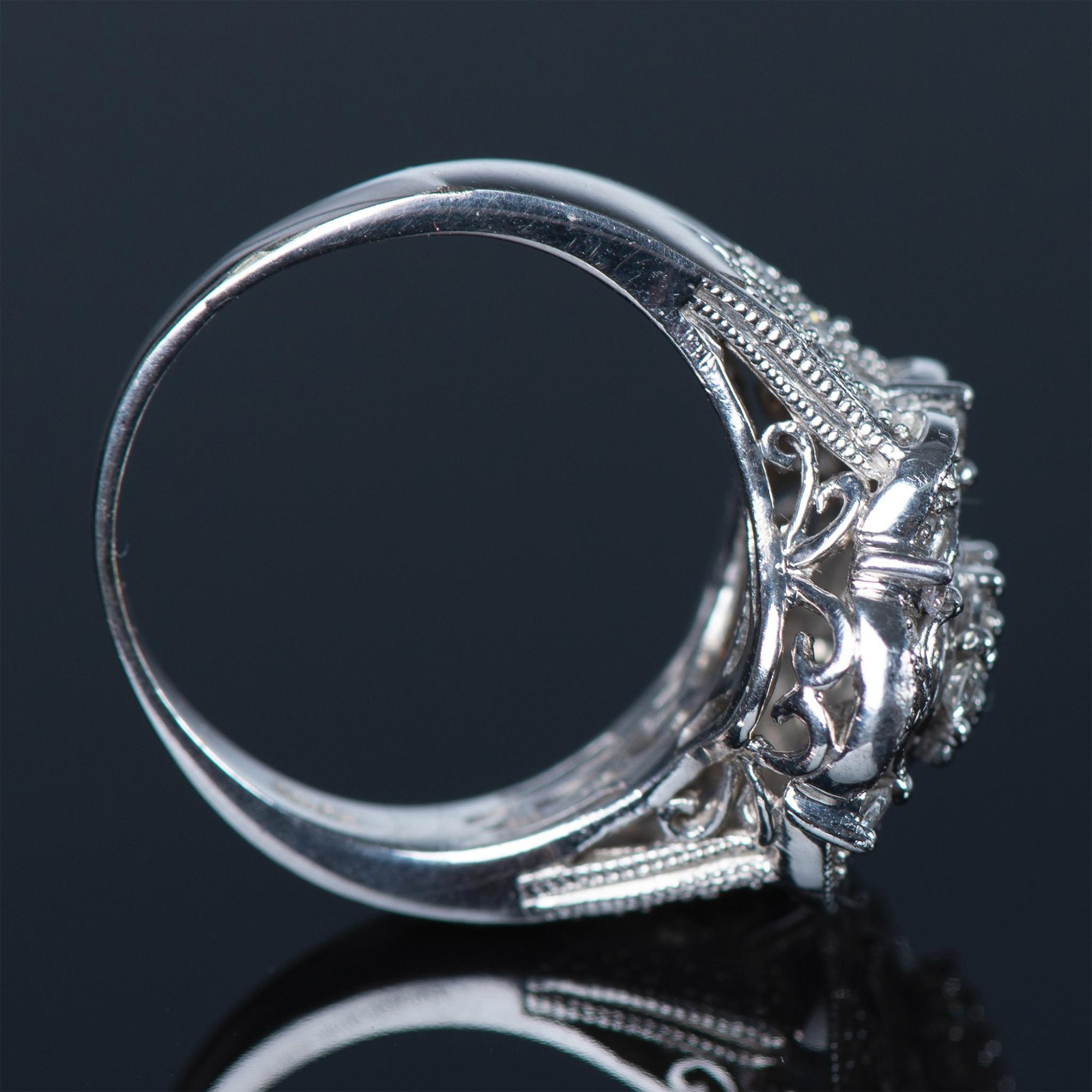 Sparkling 14K White Gold & Diamond Ring - Image 9 of 14