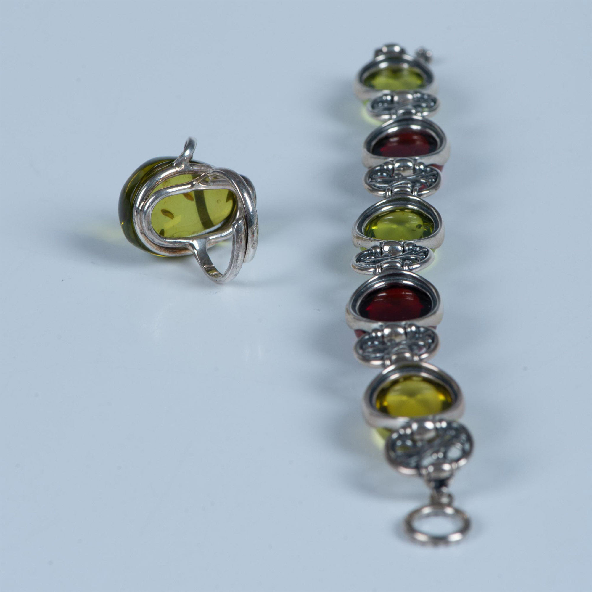 2pc Beautiful Cherry and Green Amber Ring & Bracelet - Image 7 of 9