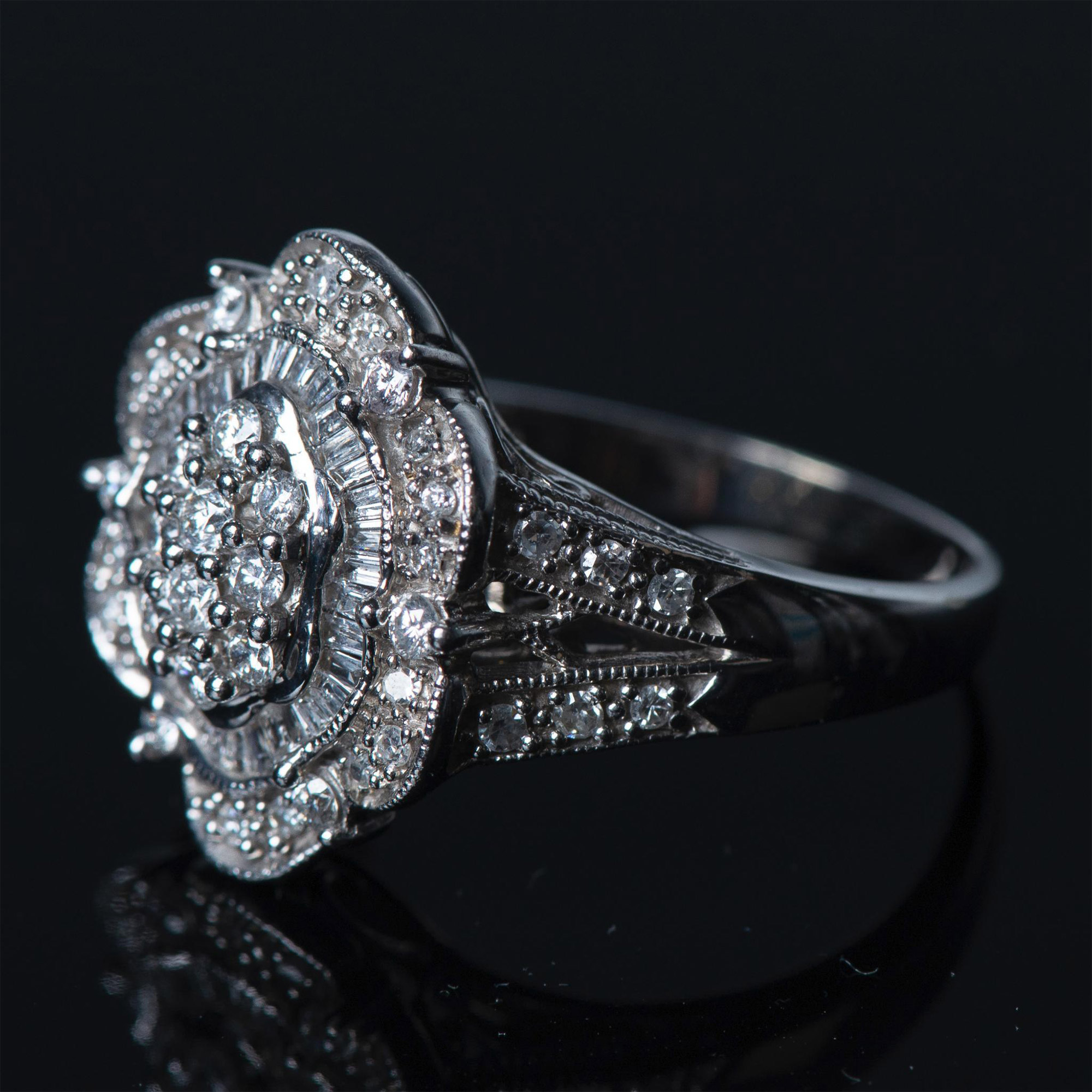 Sparkling 14K White Gold & Diamond Ring - Image 4 of 14